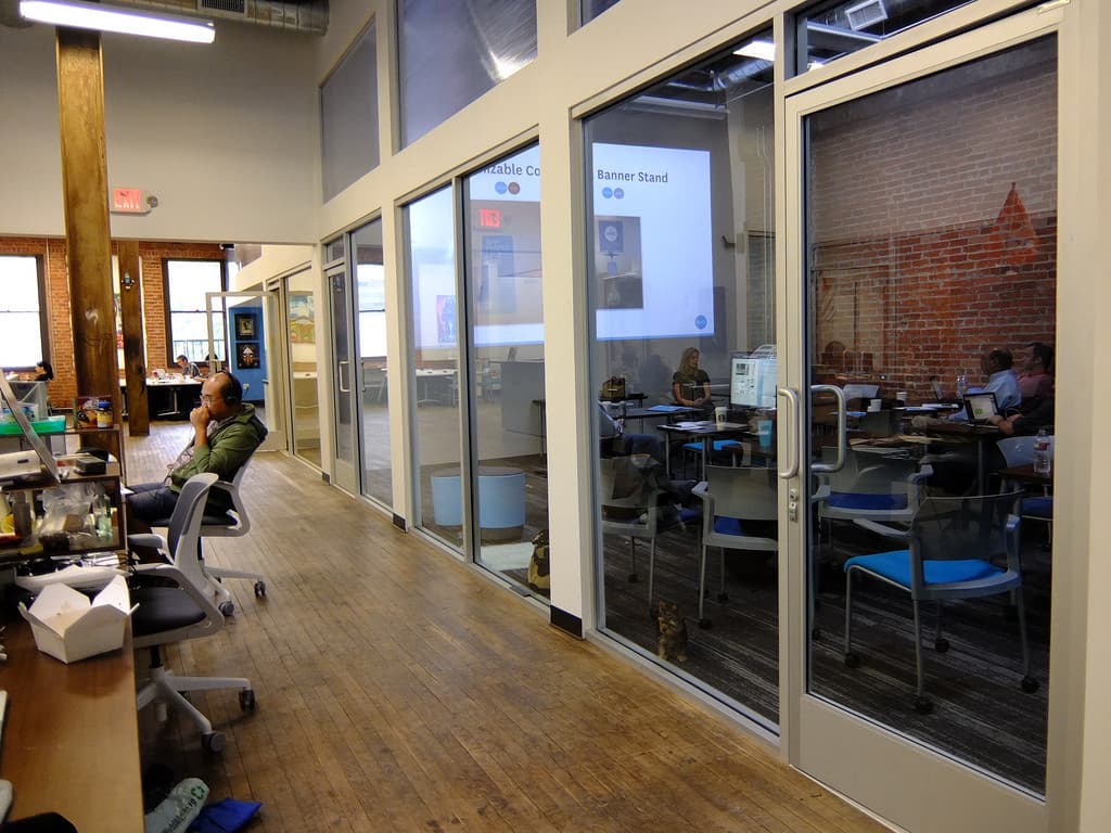 Santa Monica Day Pass at BLANKSPACES SM – Flexible Workspace & Networking interior photo 8