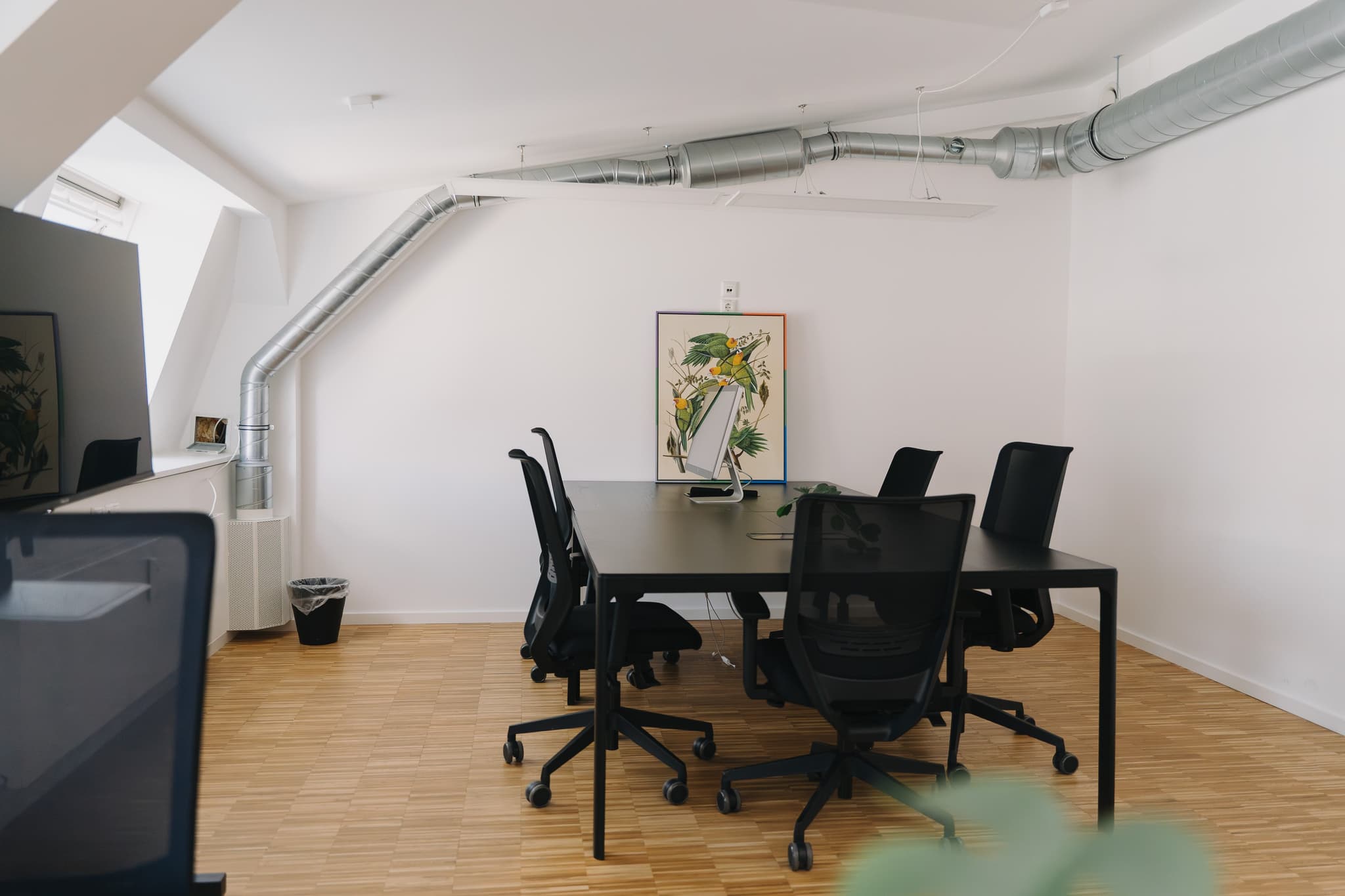 Berlin's Premier Coworking Day Pass interior photo 1