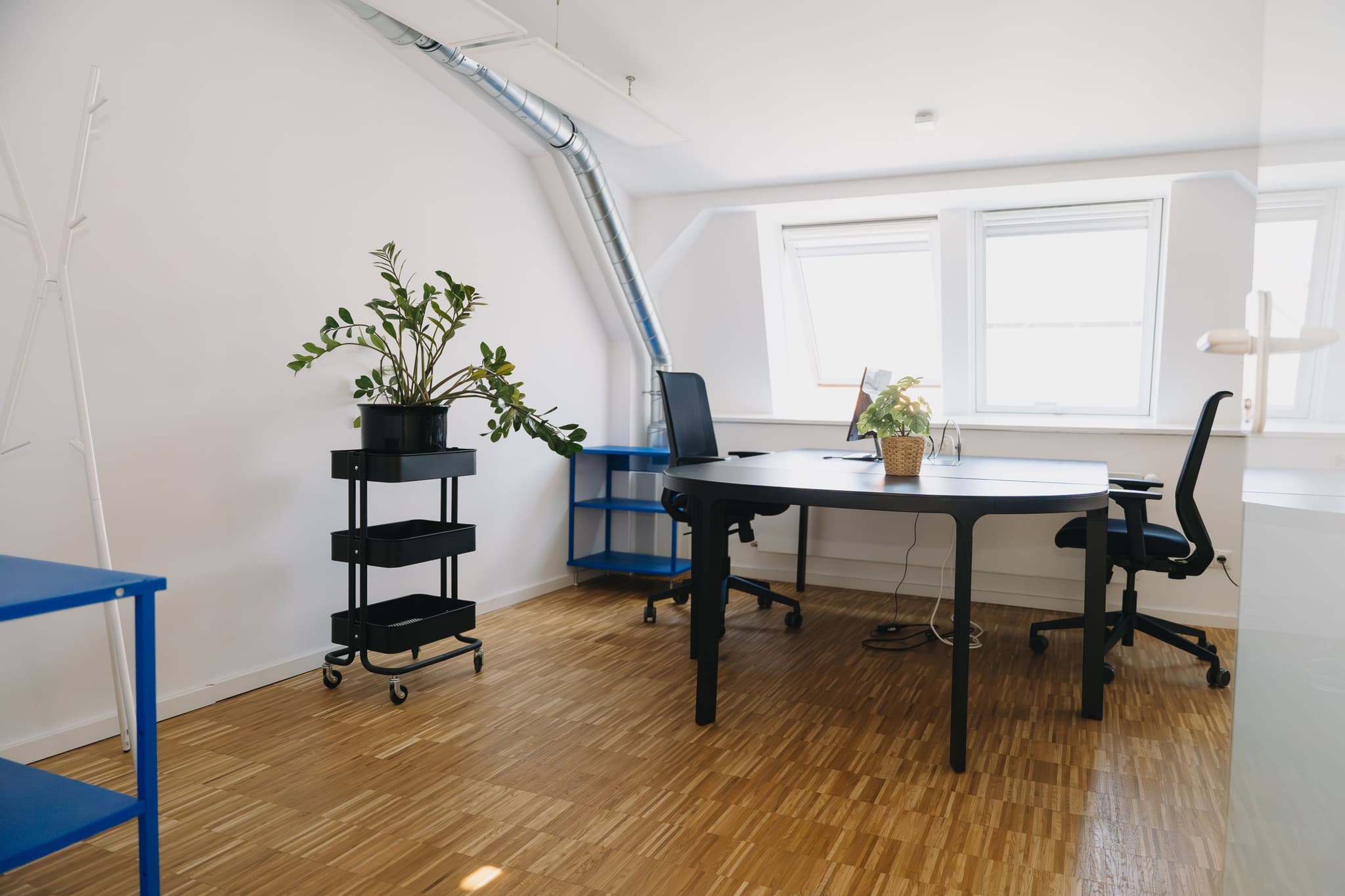Berlin's Premier Coworking Day Pass interior photo 2