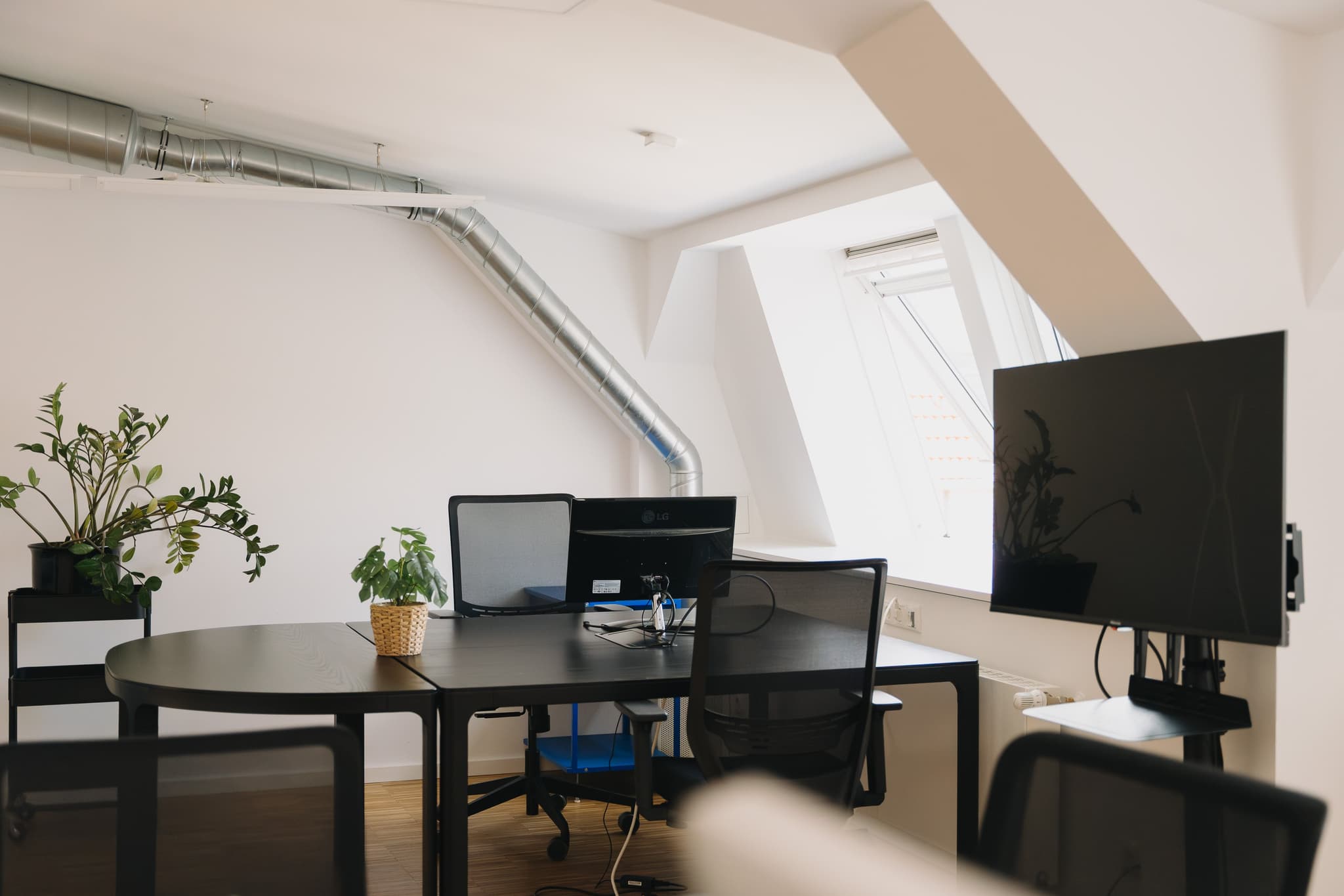 Berlin's Premier Coworking Day Pass interior photo 3