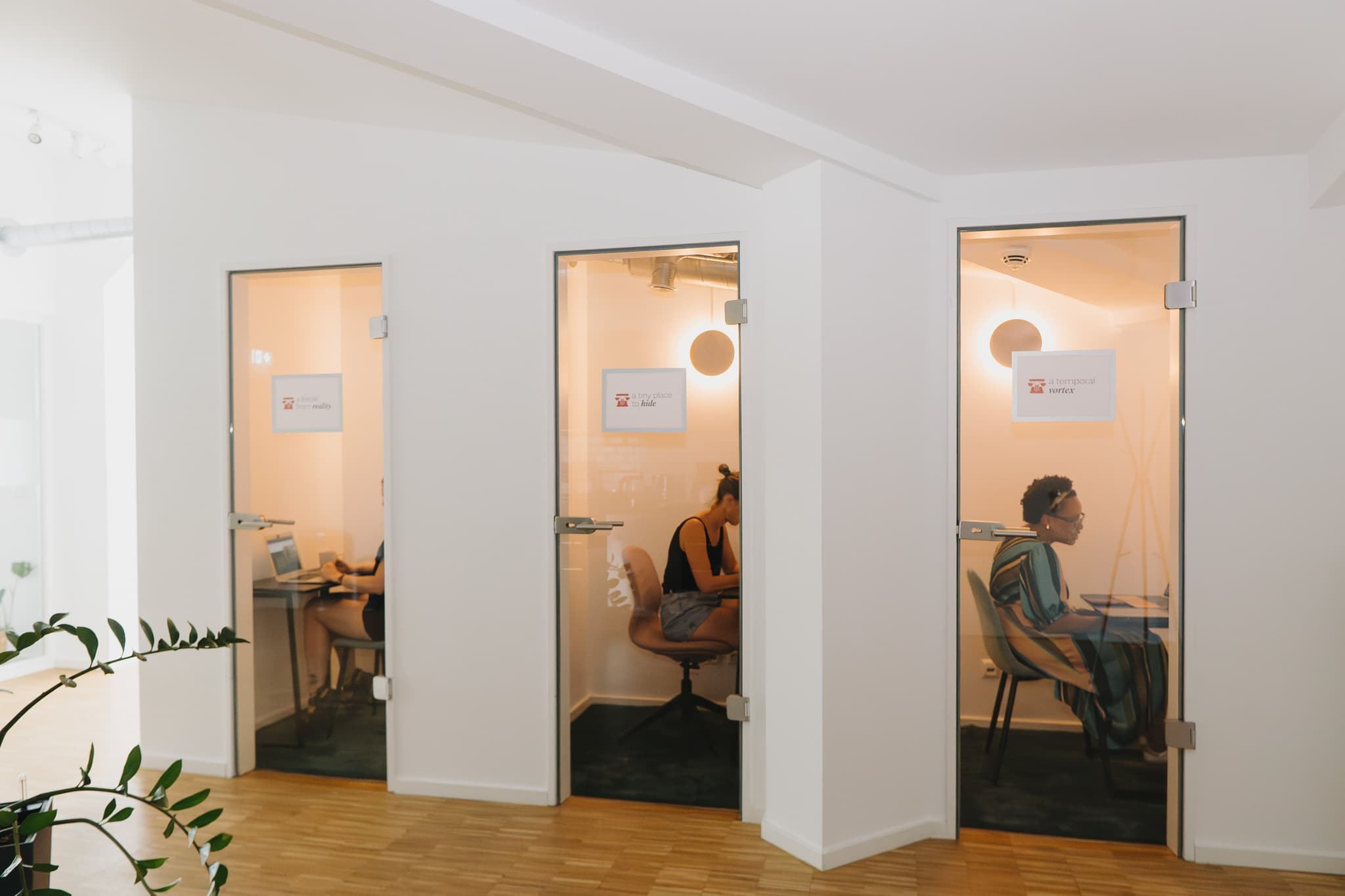 Berlin's Premier Coworking Day Pass interior photo 10