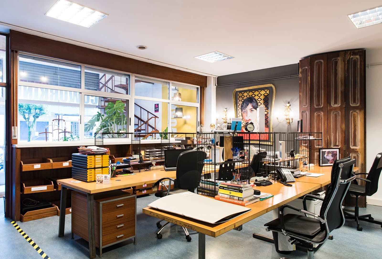 Dinamo Coworking Vigo Day Pass - Flexible Workspace & Networking in City Center interior photo 1