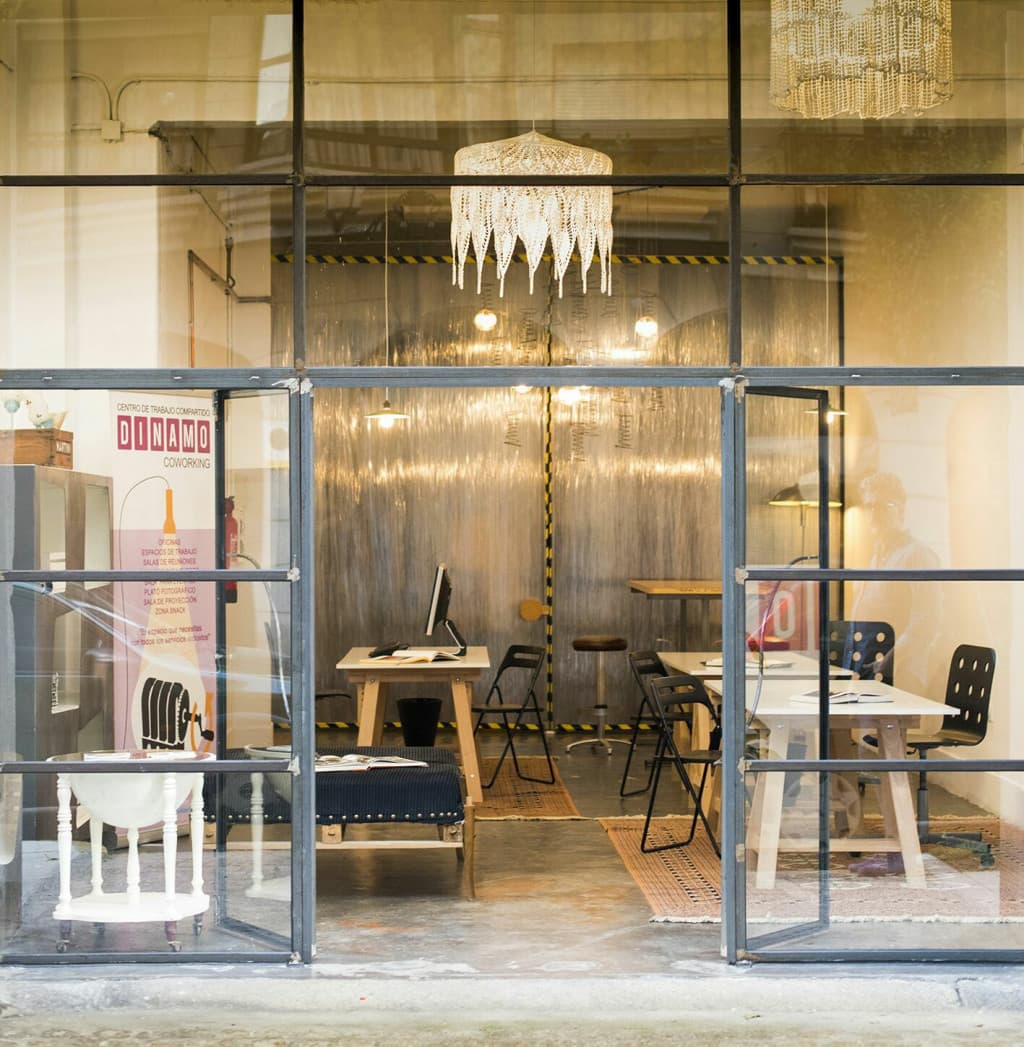 Dinamo Coworking Vigo Day Pass - Flexible Workspace & Networking in City Center interior photo 15