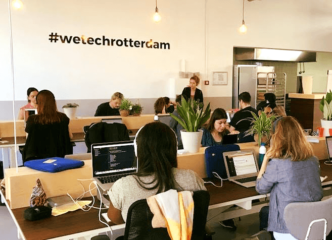 Rotterdam Day Pass at 42workspace – Flexible Access & Networking in City Center interior photo 10