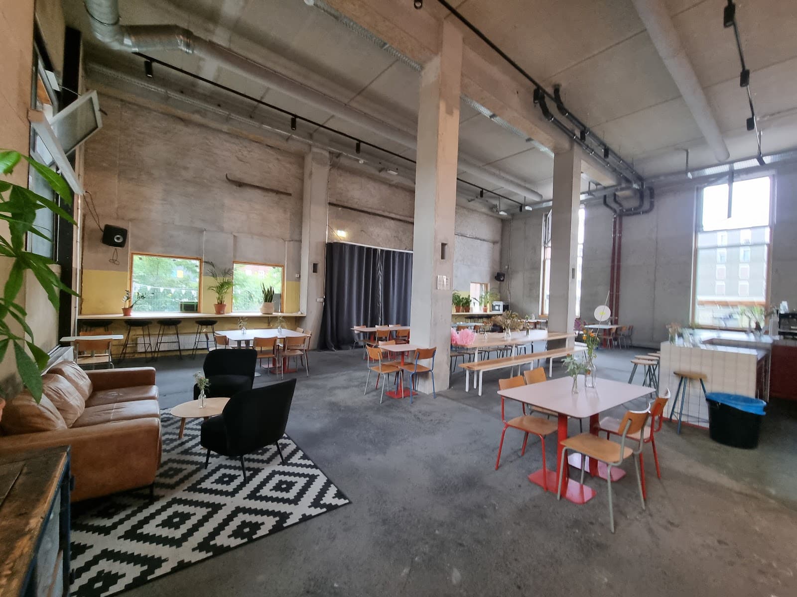 Berlin's Premier Coworking Day Pass at Impact Hub interior photo 2