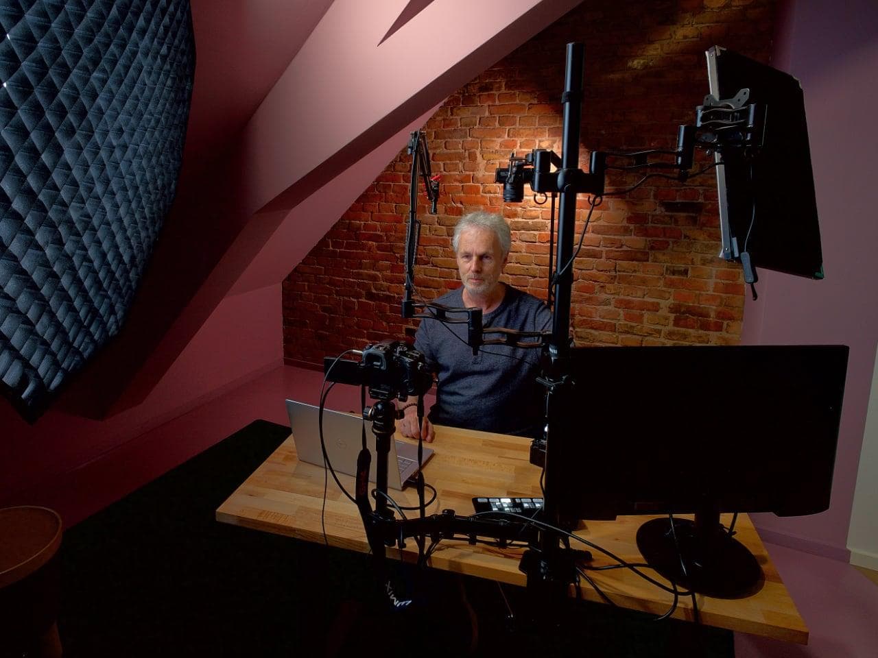 Chic Meeting Room at Berlin Neukoelln for 5 People interior photo 3