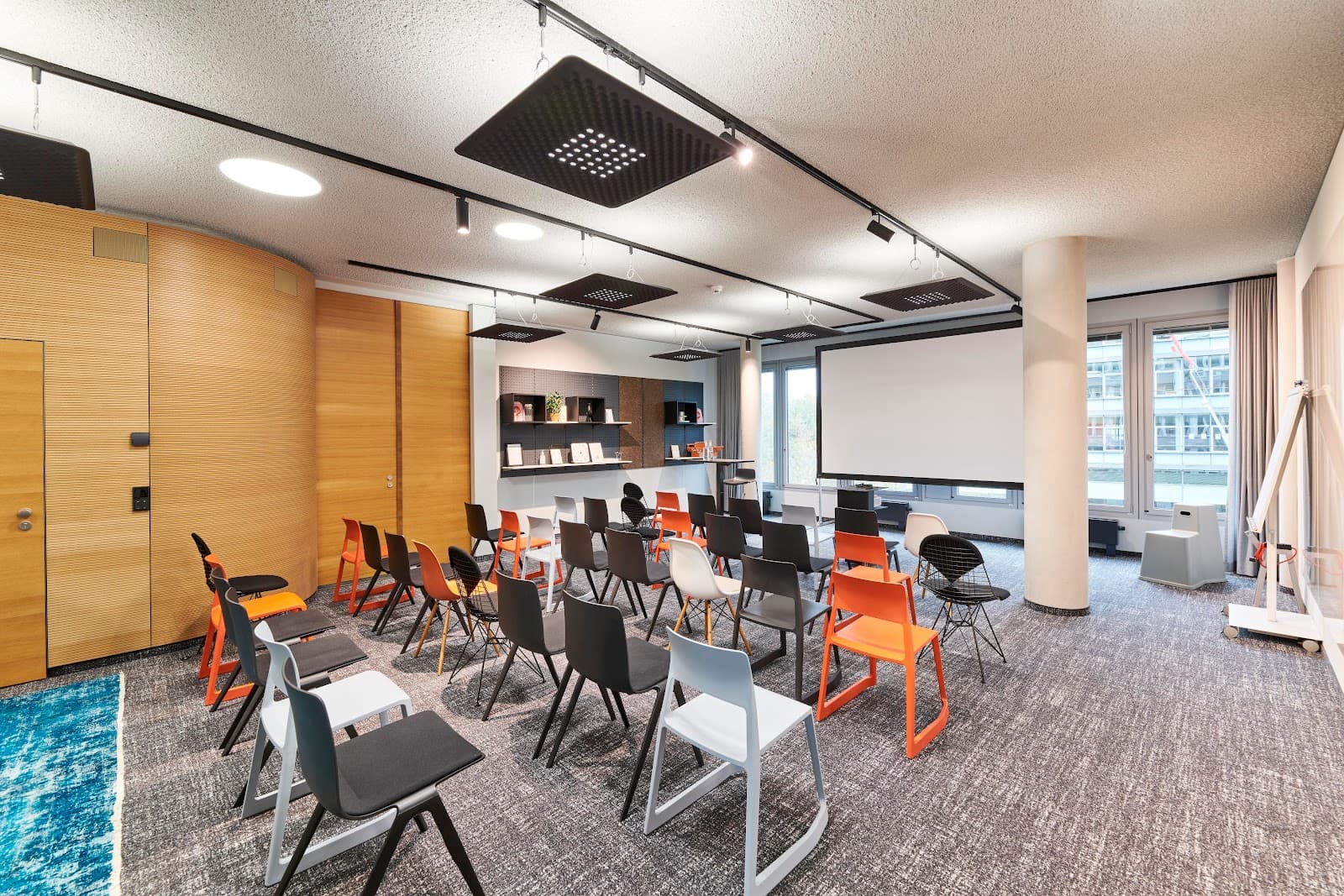 Stylish Private Office with Rooftop Terrace in Munich Westend interior photo 2