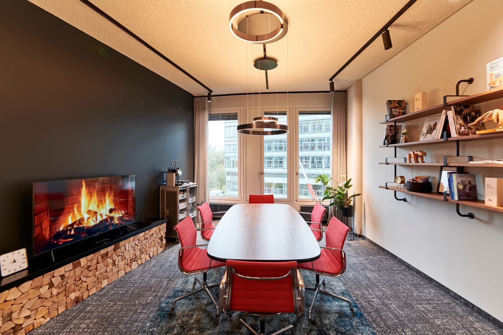 Stylish Private Office with Rooftop Terrace in Munich Westend interior photo 4
