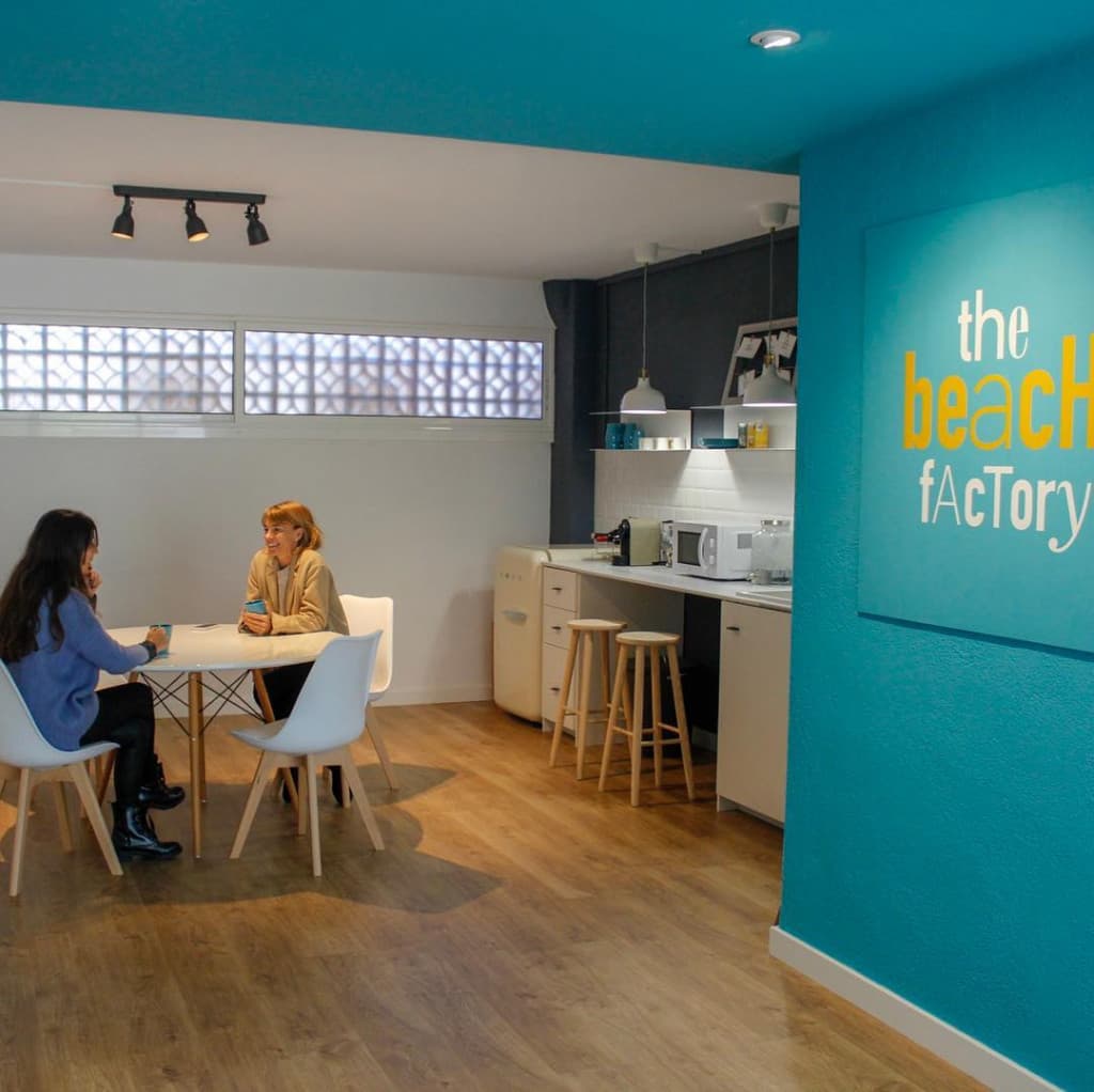 La Factory Castelldefels Day Pass - Flexible Workspace & Networking in Beachside Hub interior photo 2
