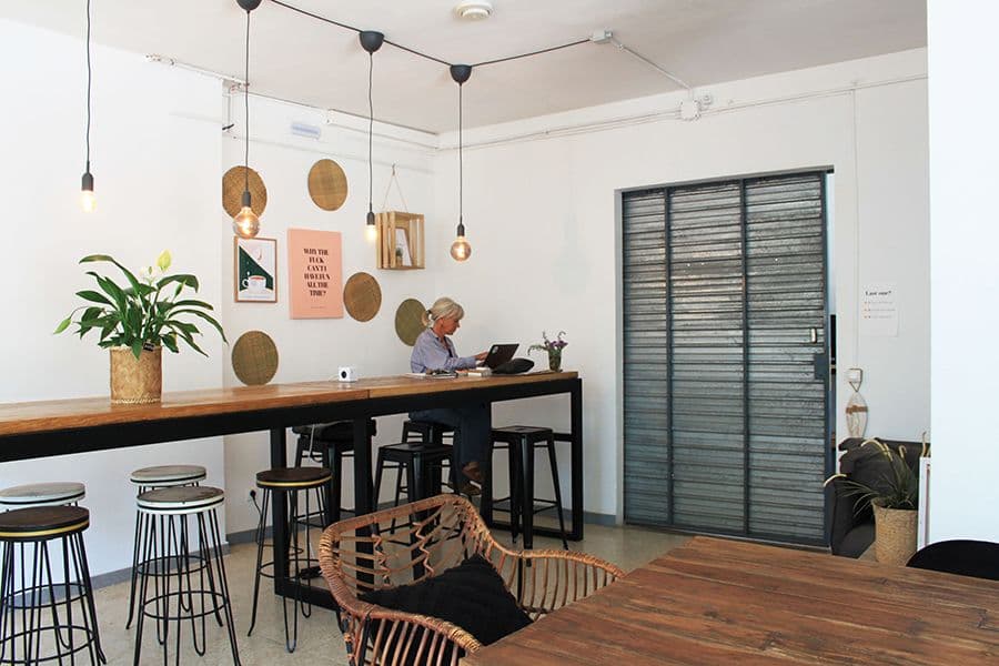 La Factory Castelldefels Day Pass - Flexible Workspace & Networking in Beachside Hub interior photo 4