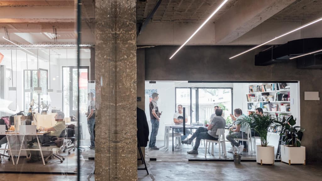 Nova Iskra Savamala Day Pass - Flexible Workspace with Networking & Natural Light interior photo 6