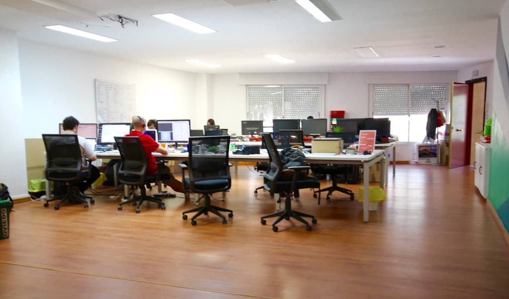 LIVINK Coworking Madrid Day Pass - Flexible Workspace with Meeting Rooms interior photo 7