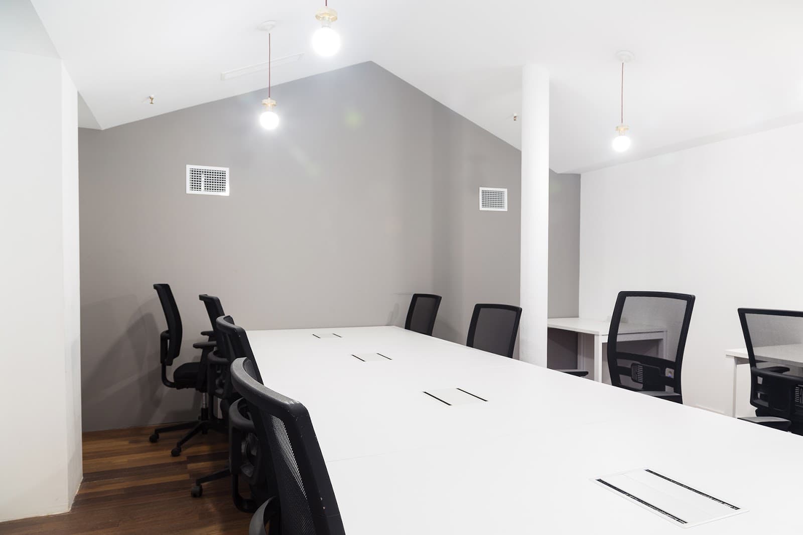 Day Pass at CREC Coworking Eixample with Natural Light interior photo 6