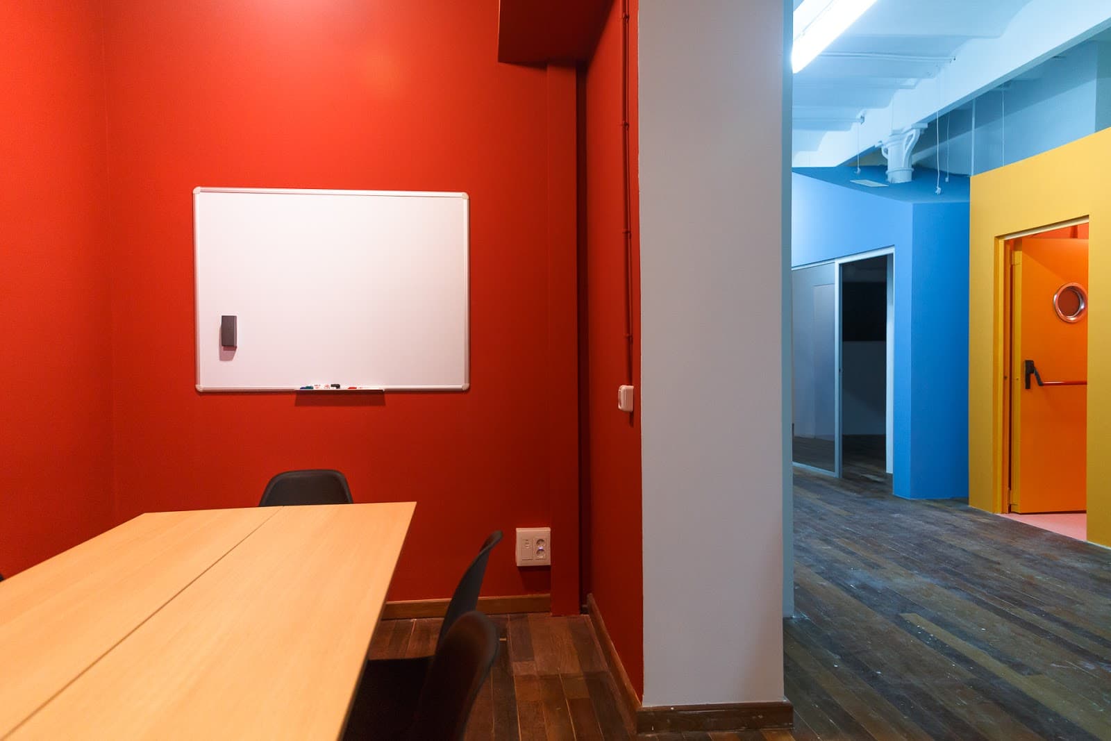 Day Pass at CREC Coworking Eixample with Natural Light interior photo 7