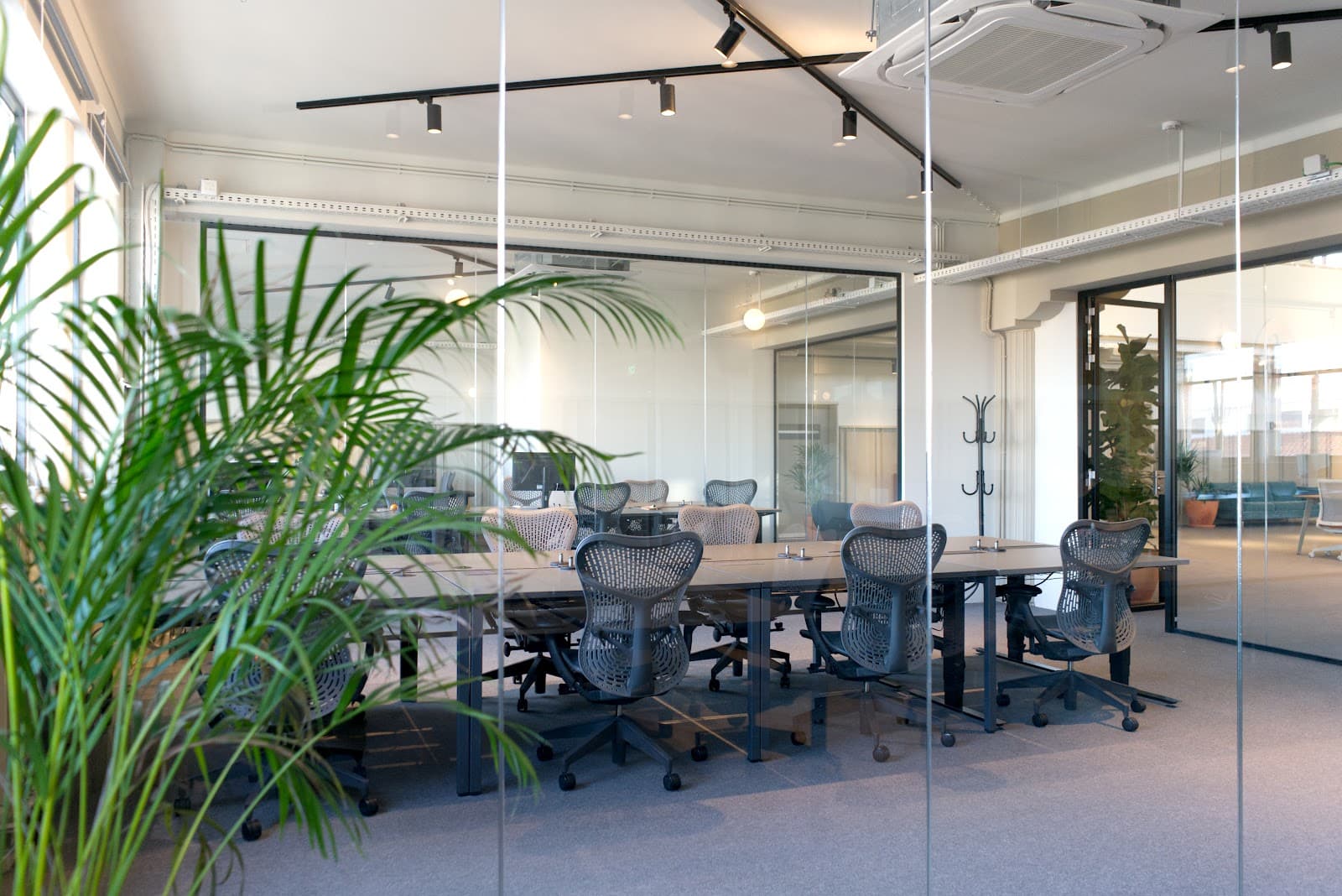 Lisbon's Premier Coworking Day Pass at Impact Hub interior photo 2