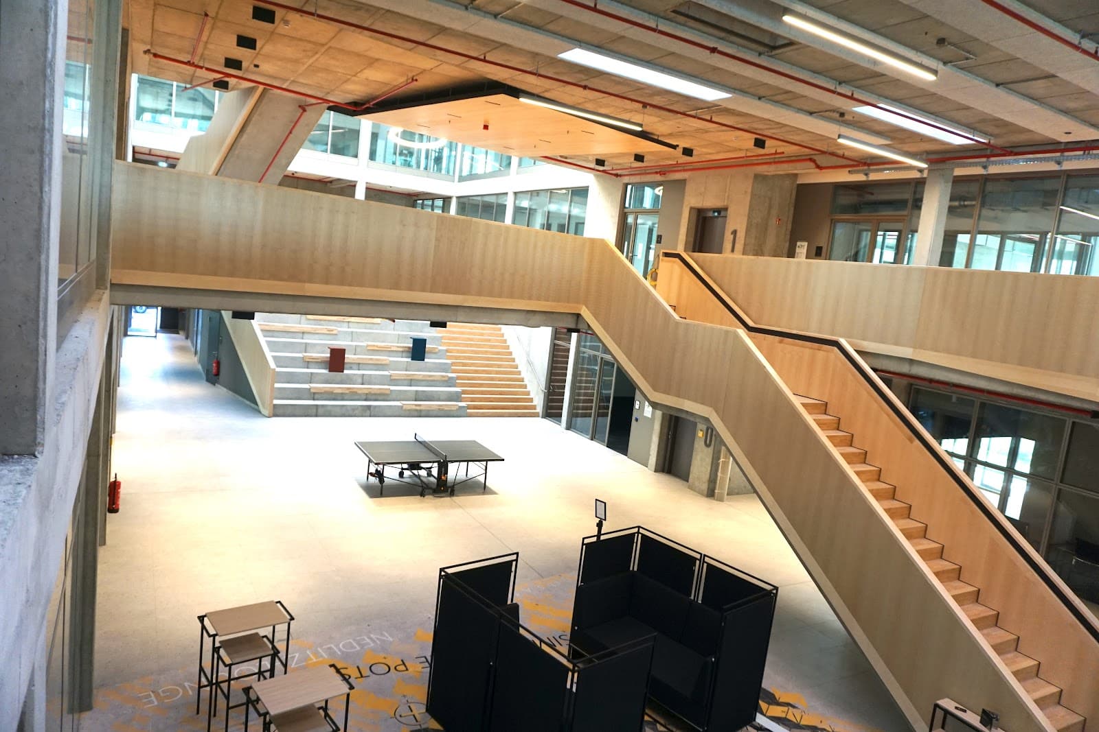 Day Pass at Simpli Office Potsdam with Rooftop Terrace interior photo 4
