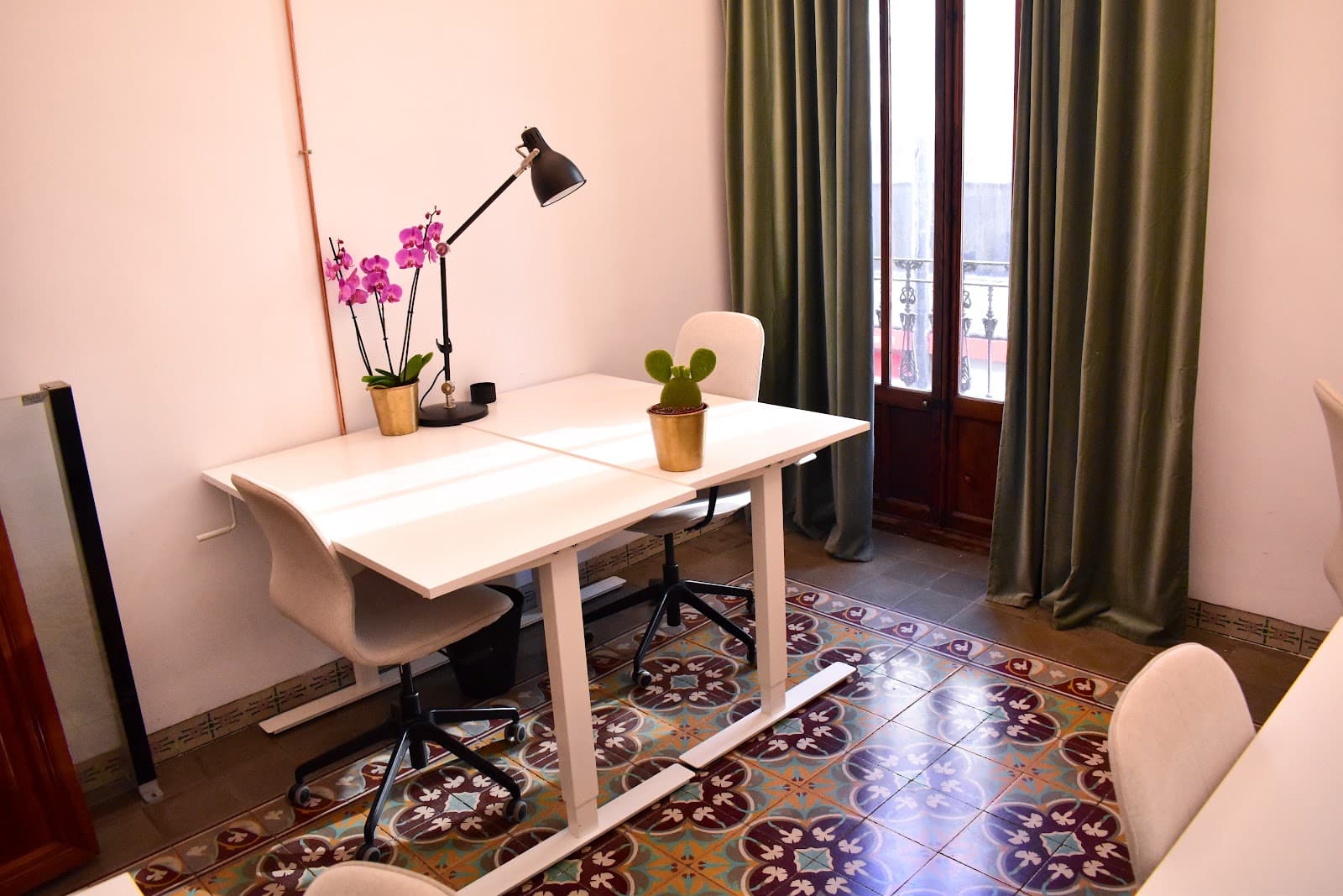 Flexible Day Pass at Palmapolitan with Highspeed Wifi interior photo 2