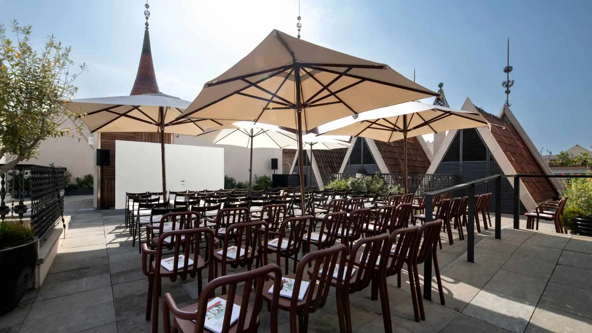 Premium Day Pass at Cloudworks Tuset – Diagonal with Terrace Access interior photo 12