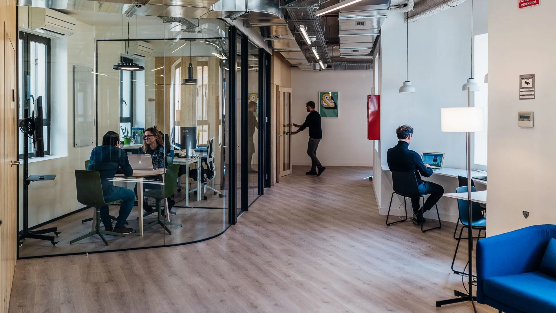 Premium Day Pass at Cloudworks Tuset – Diagonal with Terrace Access interior photo 21