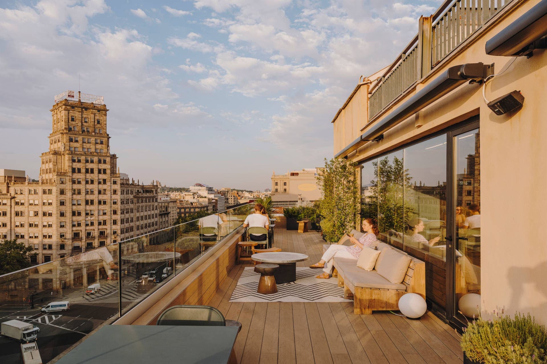 Premium Day Pass at Cloudworks Tuset – Diagonal with Terrace Access interior photo 5