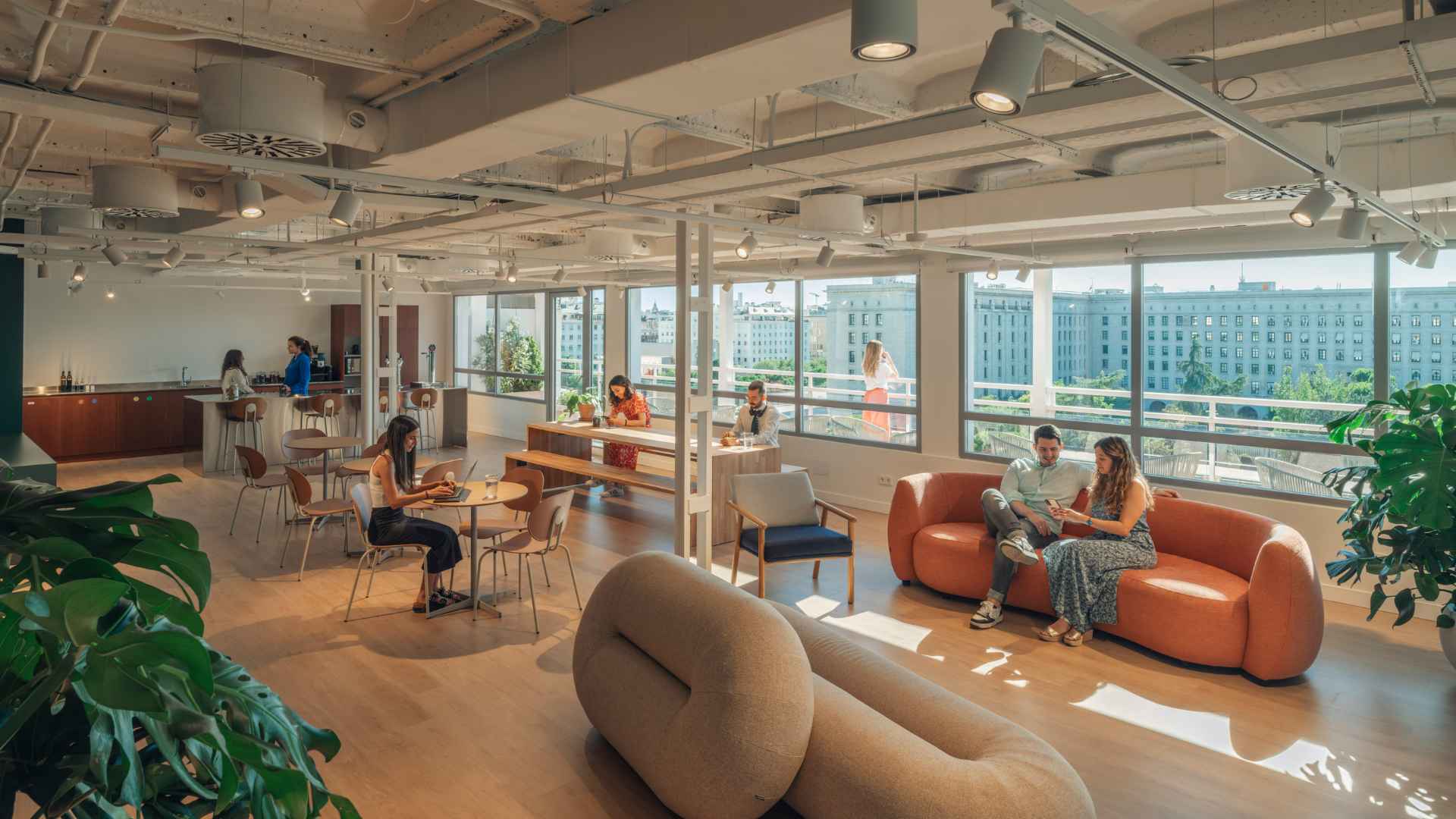 Premium Day Pass at Cloudworks Tuset – Diagonal with Terrace Access interior photo 7