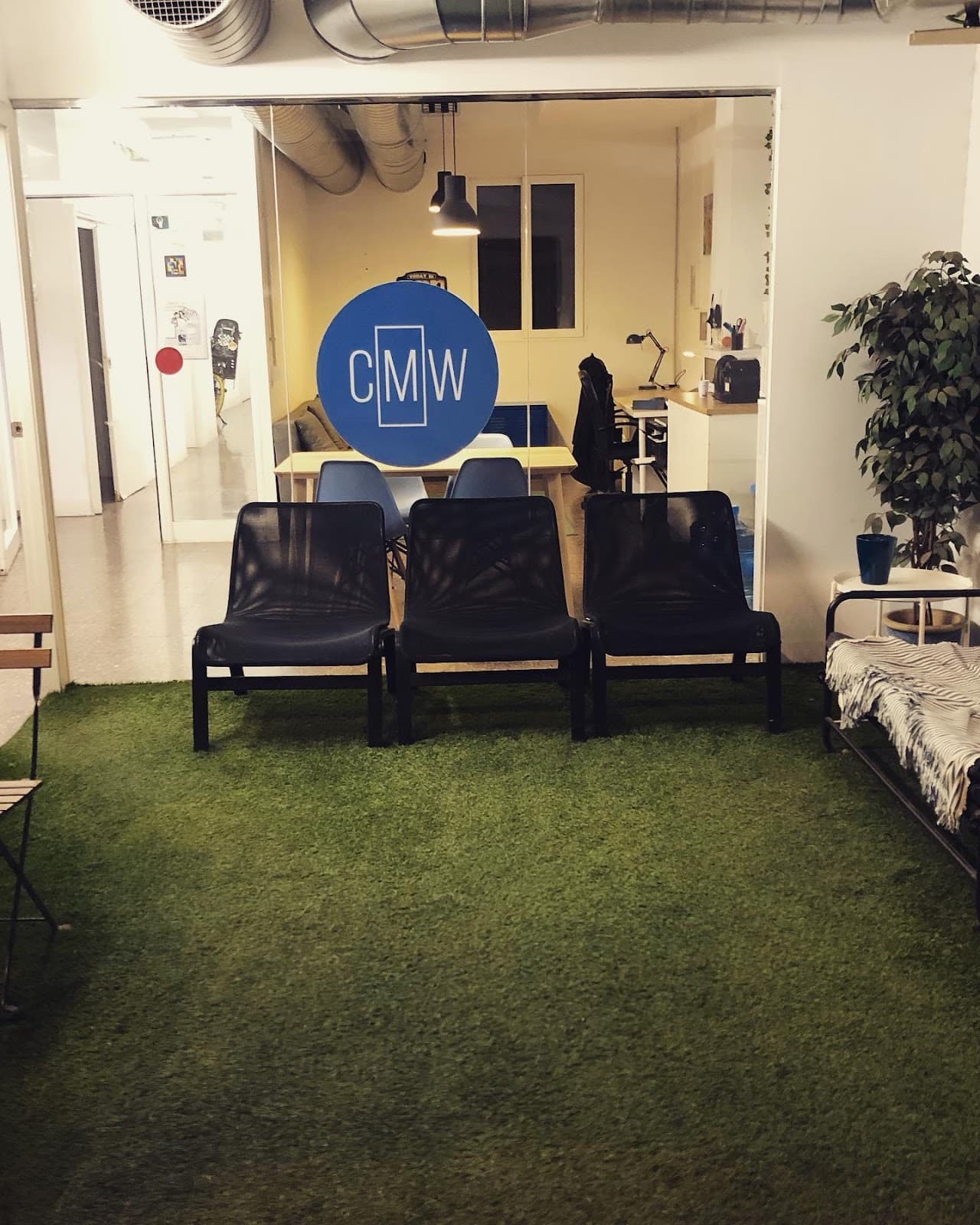 Bright Coworking Day Pass at CoMusicWork Barcelona with Natural Light interior photo 7