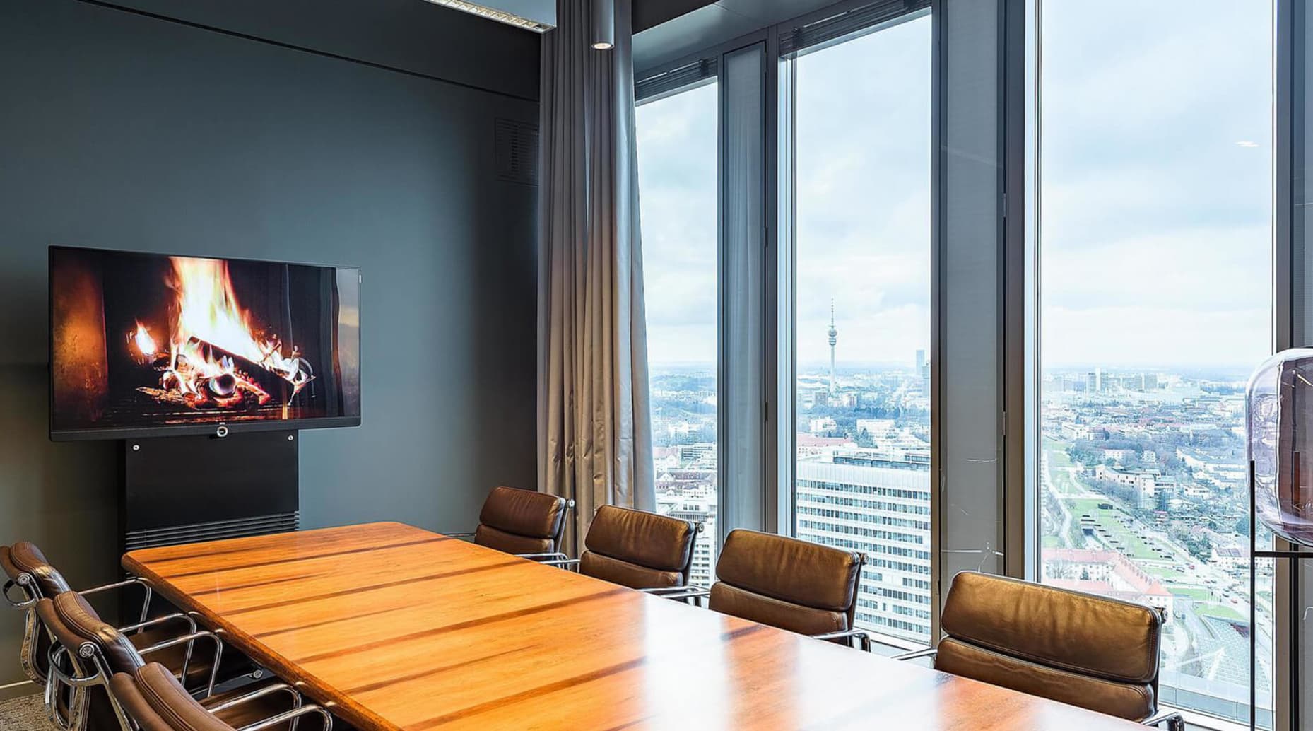 Flexible Day Pass at Design Offices München Highlight Towers interior photo 3