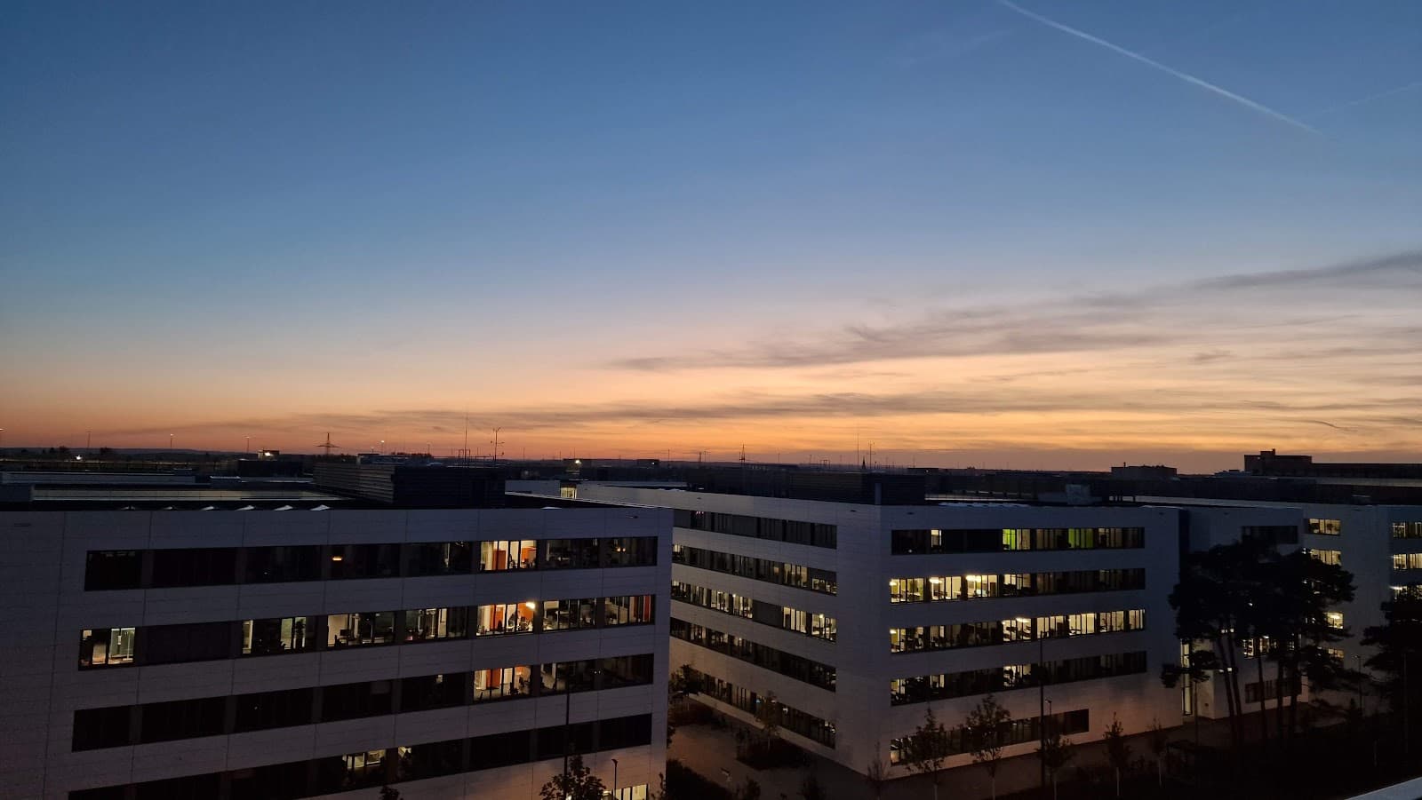 Flexible Coworking Day Pass in Erlangen with Networking Perks interior photo 1