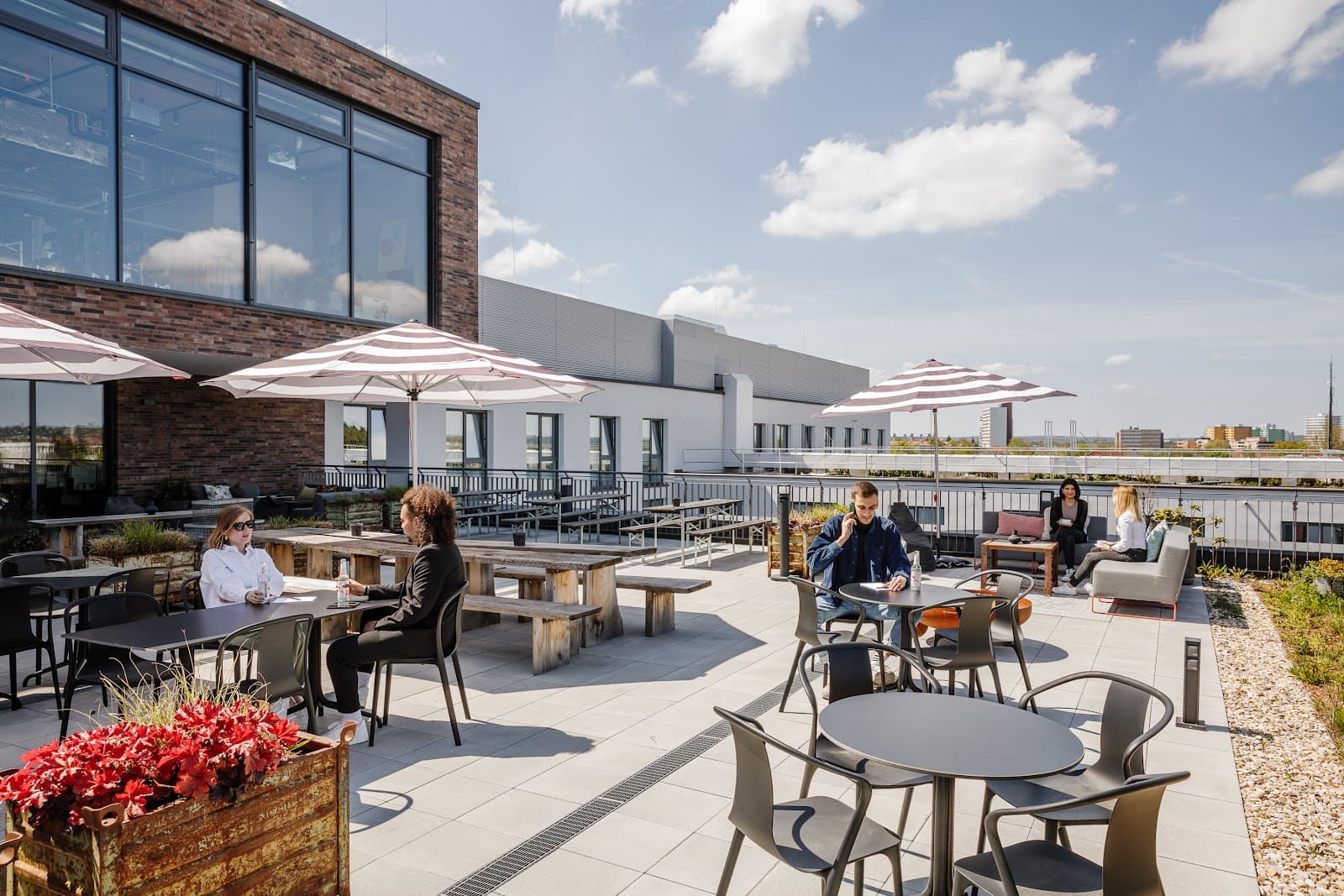 Flexible Coworking Day Pass in Erlangen with Networking Perks interior photo 5