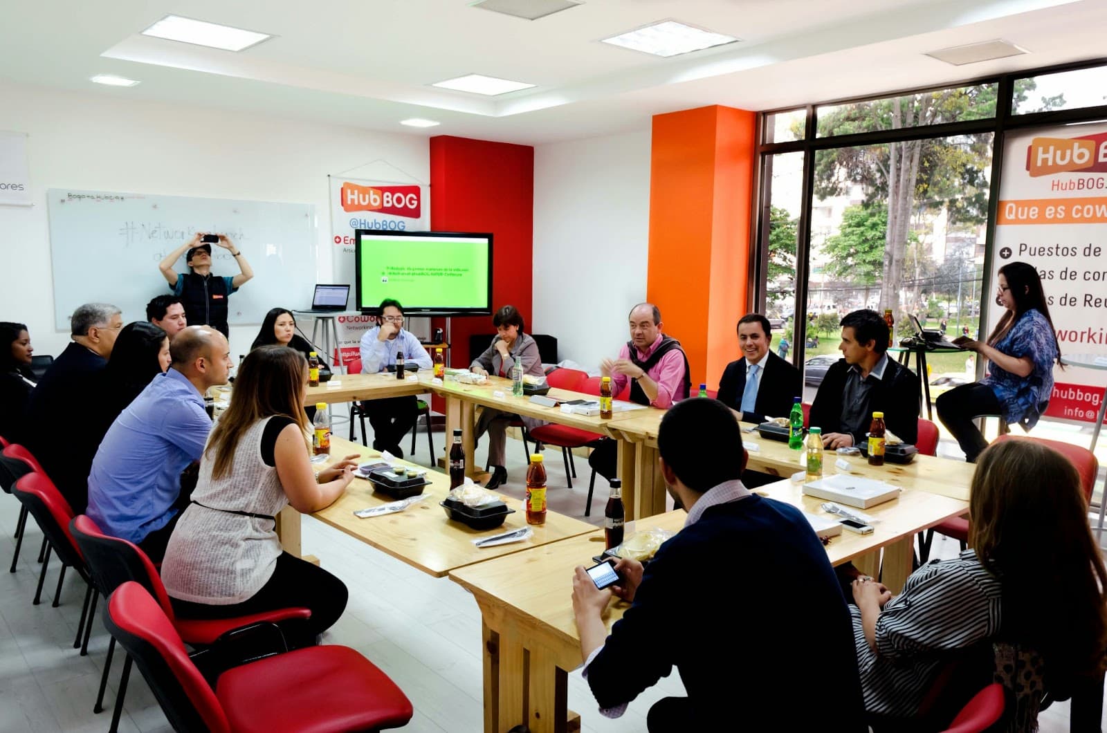 Premium Day Pass at HubBOG Bogotá - Flexible Workspace & Networking interior photo 5