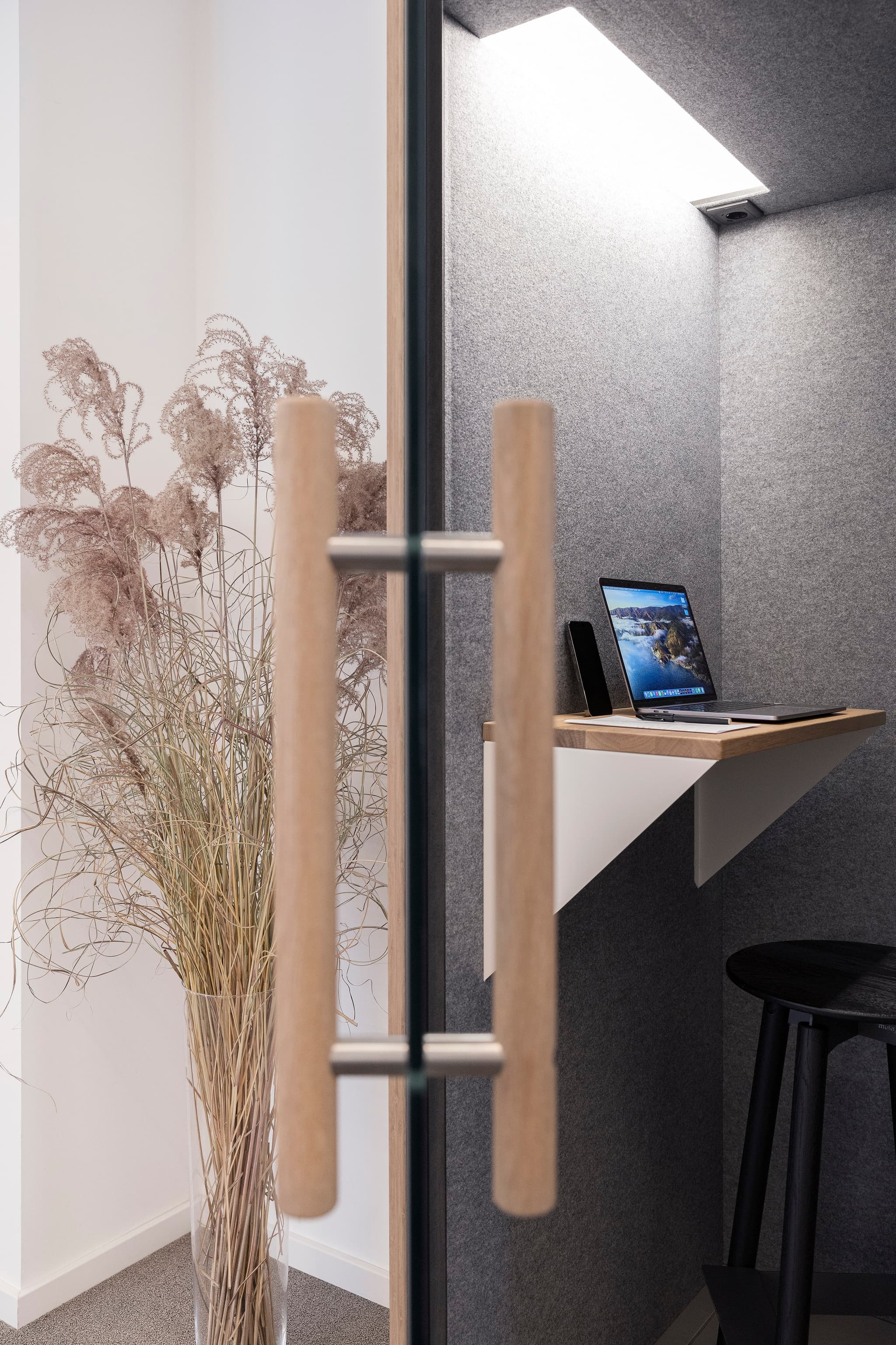 Munich's Premier Coworking Day Pass interior photo 8