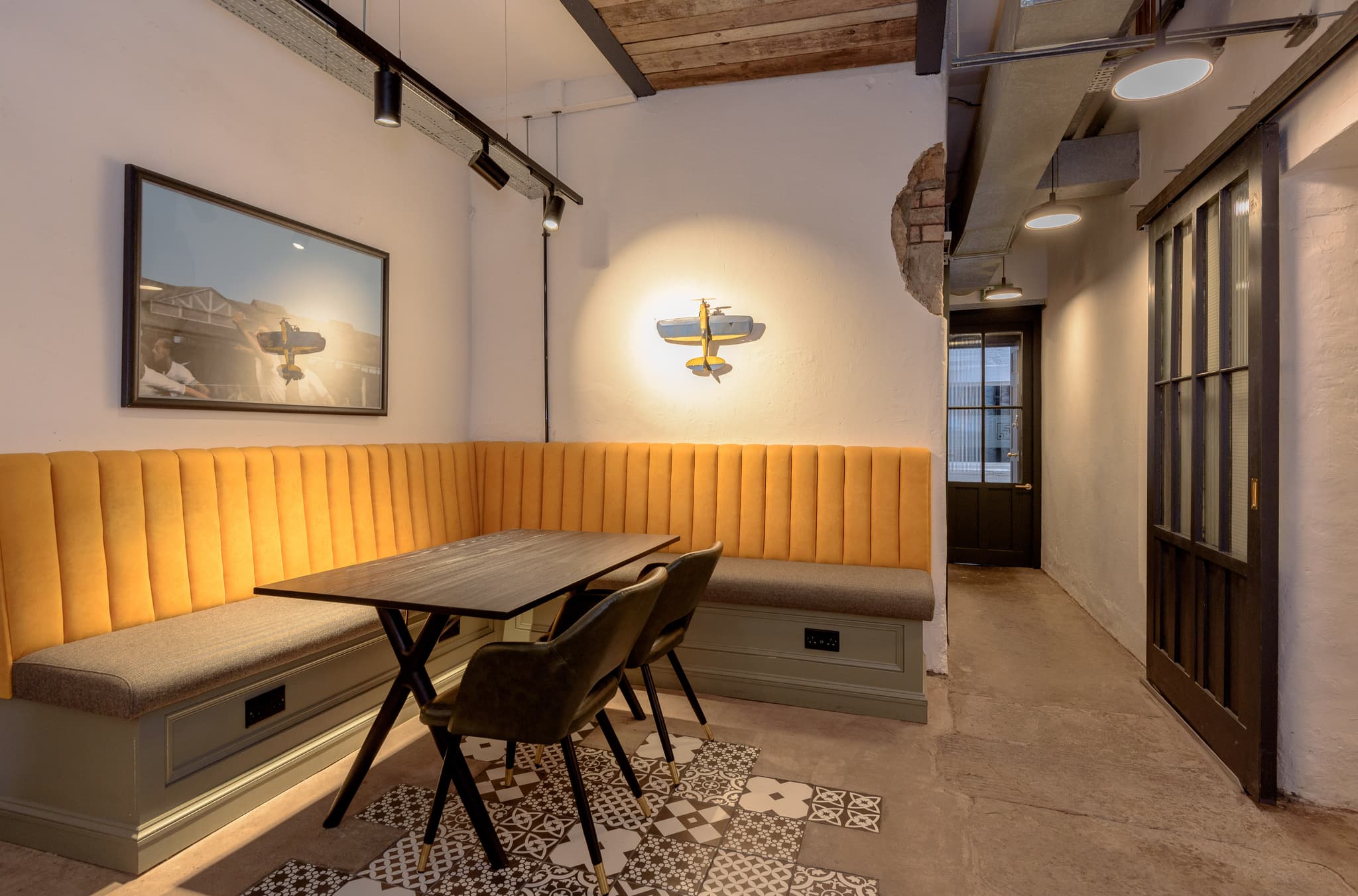 Innovative Coworking Day Pass at Jamaica Yard interior photo 1