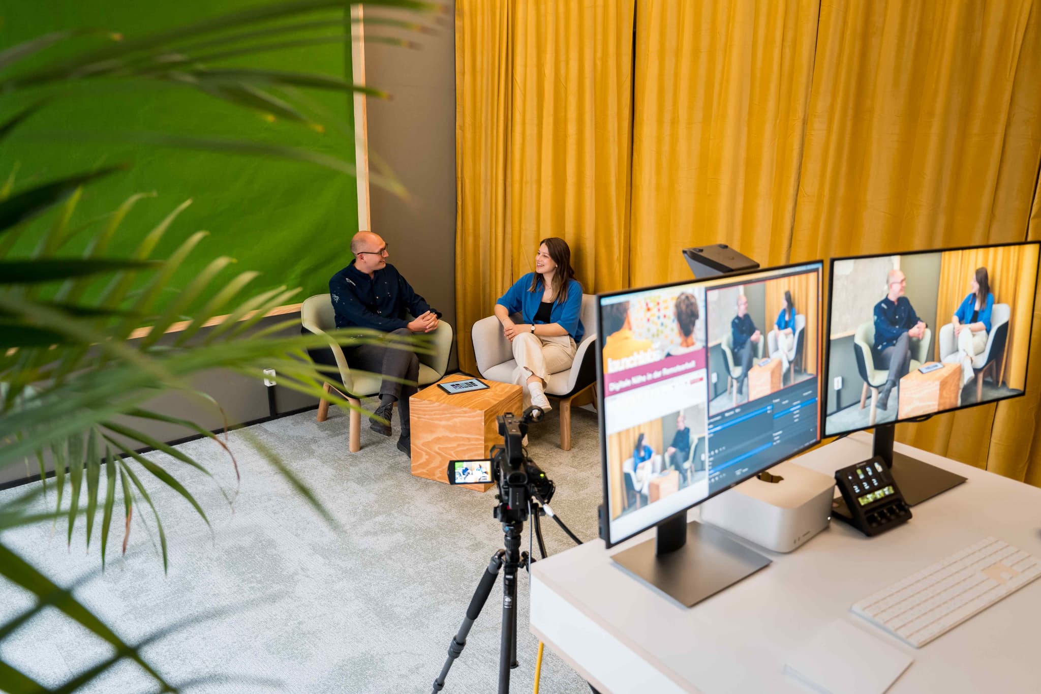 Bright Meeting Room at launchlabs Berlin interior photo 1
