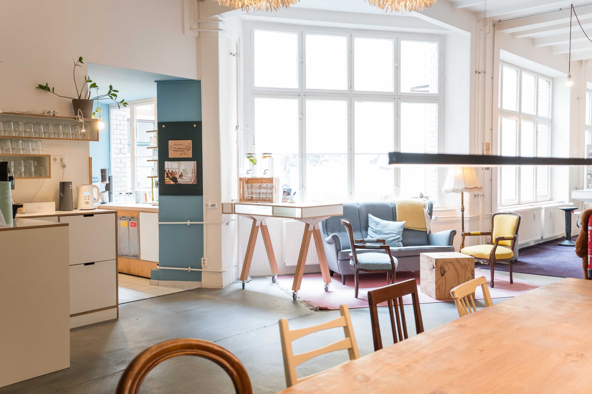 Bright Meeting Room at launchlabs Berlin interior photo 7