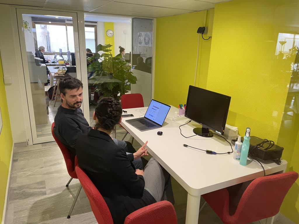 Scenic Day Pass with Rooftop Access in TLR Coworking Malaga interior photo 7