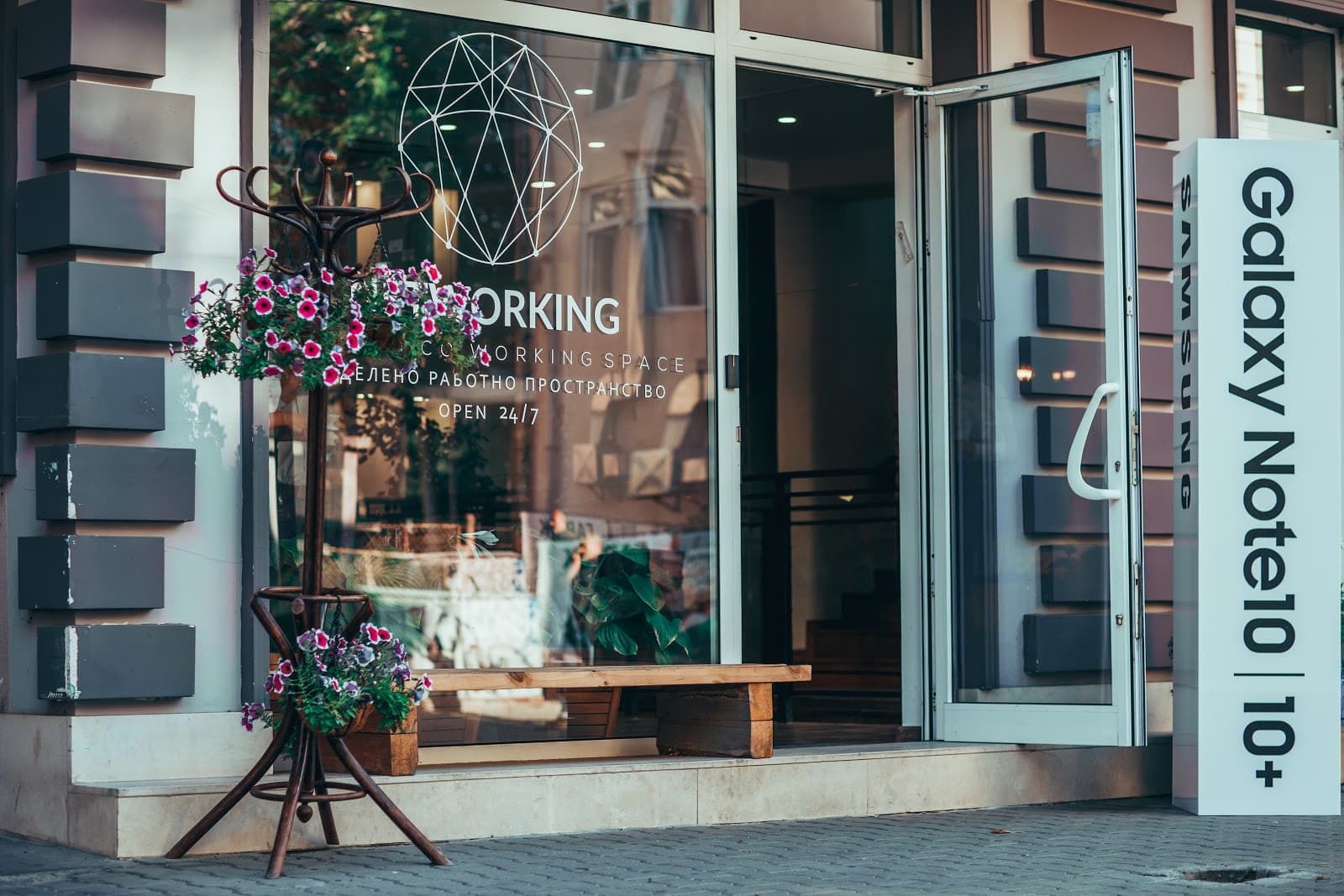 NETWORKING Premium Sofia Day Pass - Flexible Workspace & Community Access interior photo 6