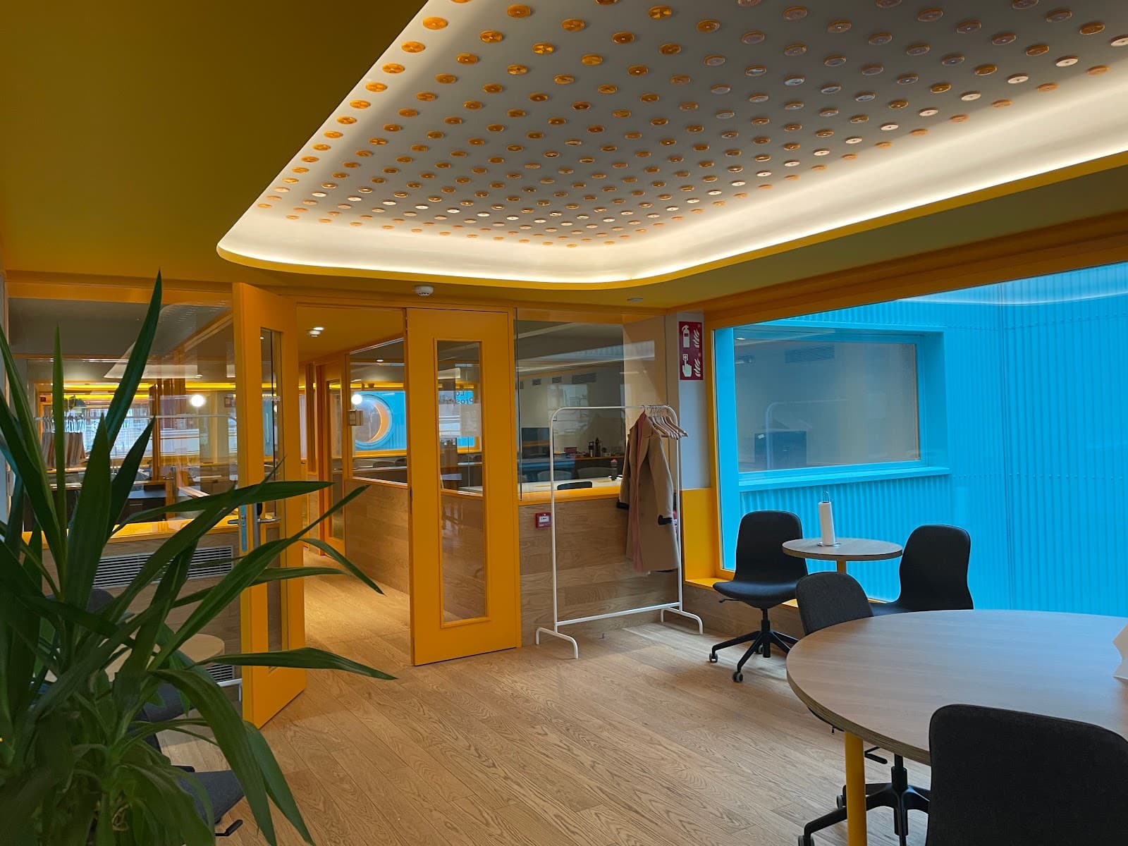 Flexible Day Pass Workspace at Impact Hub Prosperidad with Outdoor Areas interior photo 5