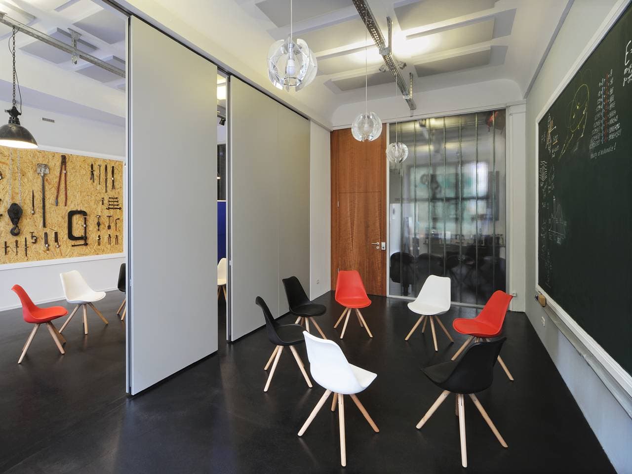 Focused Meeting Room at Berlin Mitte interior photo 3