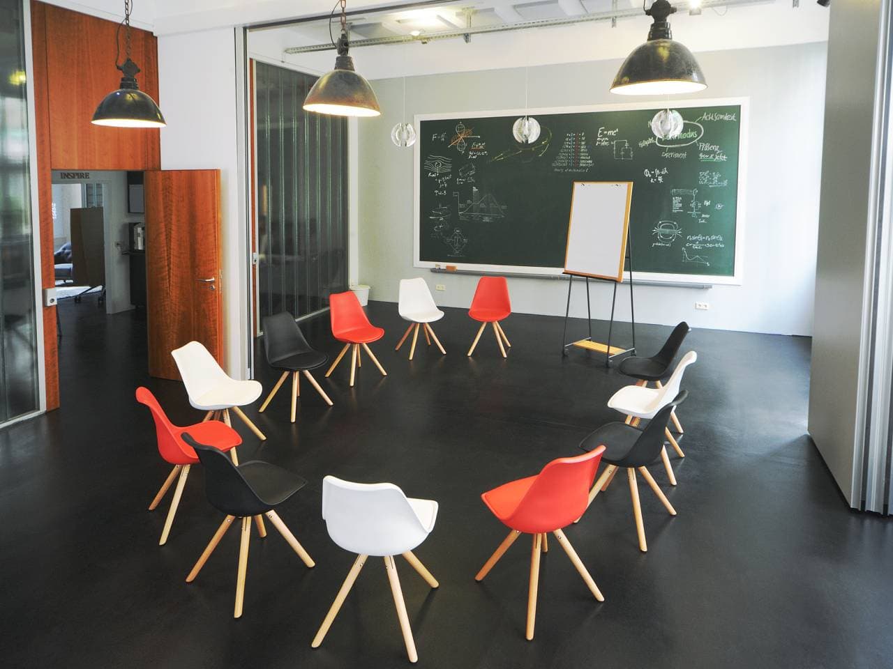 Focused Meeting Room at Berlin Mitte interior photo 4
