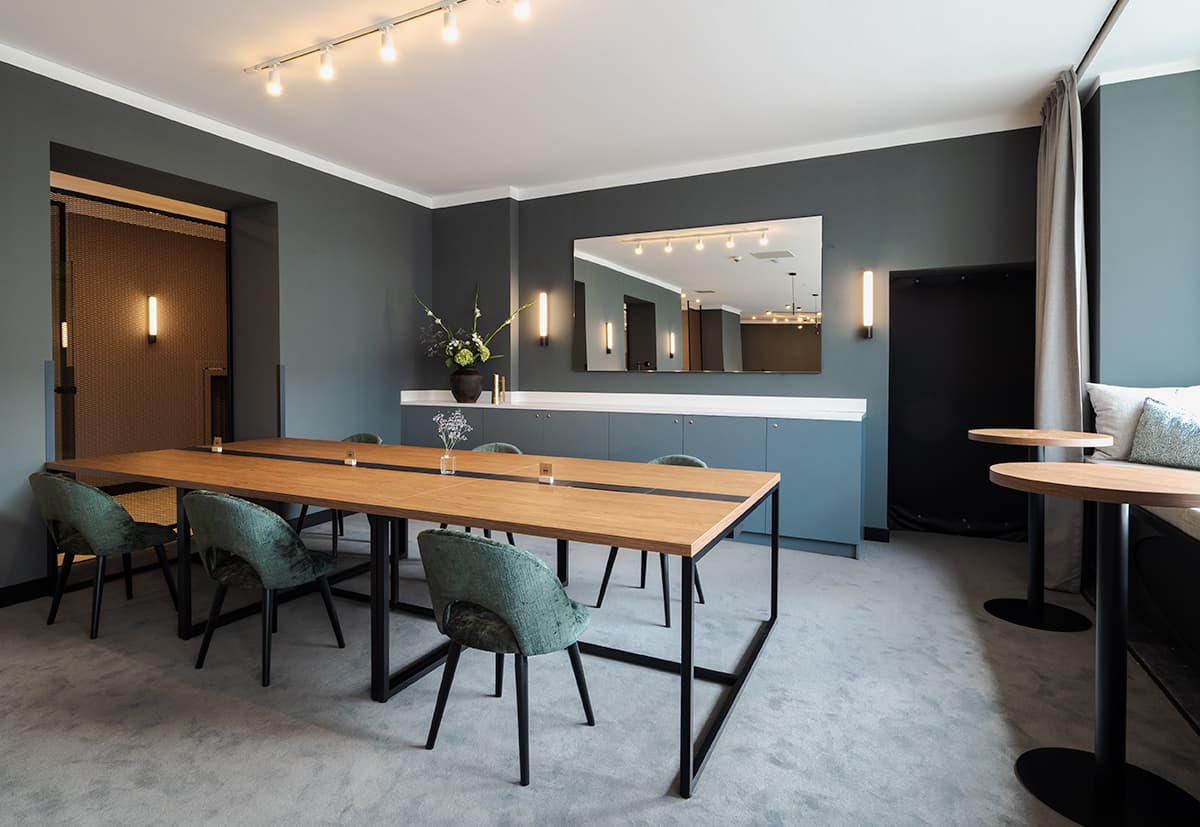 Creative Day Pass in Denizen Artol with Highspeed Wifi interior photo 1