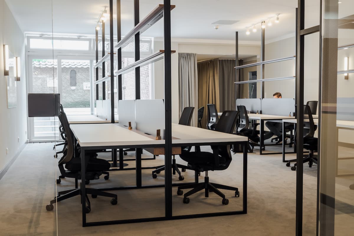 Creative Day Pass in Denizen Artol with Highspeed Wifi interior photo 3