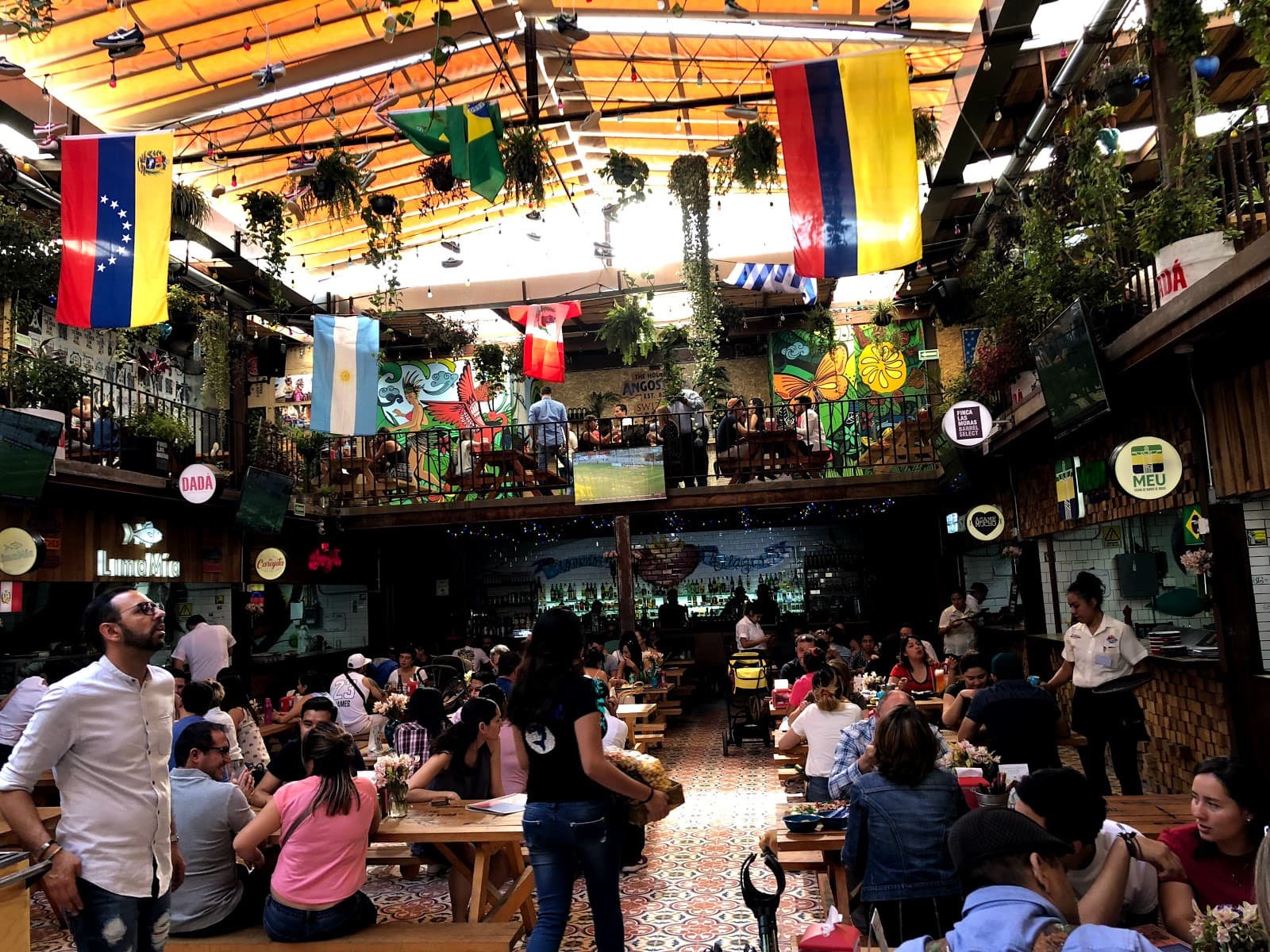 Premium Day Pass at IZA Business Centers CDMX - Flexible Workspace & Networking in Mexico City interior photo 4