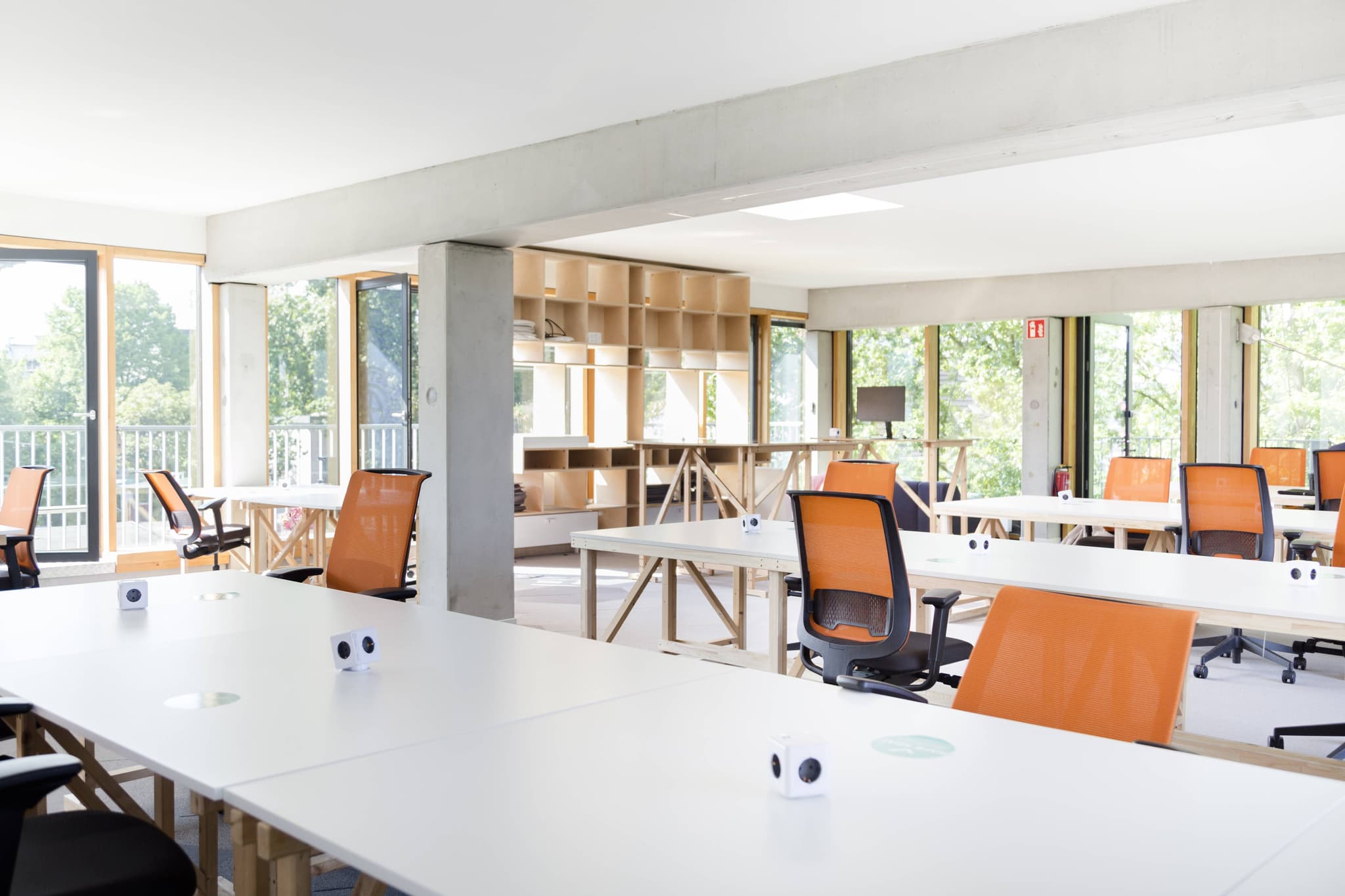 Work from a dynamic coworking space in Hamburg's Schanzenviertel district at betahaus Schanze interior photo 2