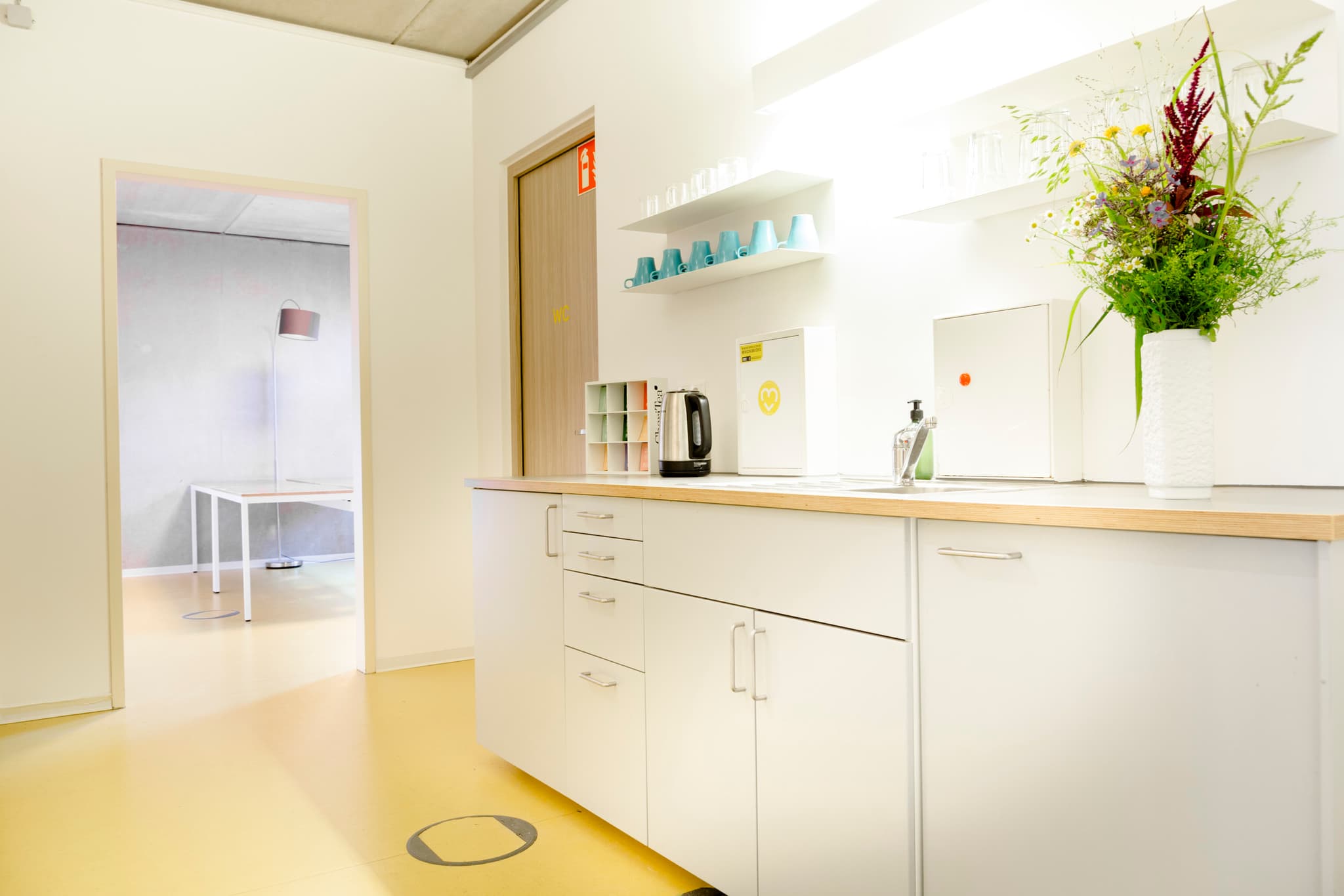 Work from a dynamic coworking space in Hamburg's Schanzenviertel district at betahaus Schanze interior photo 3