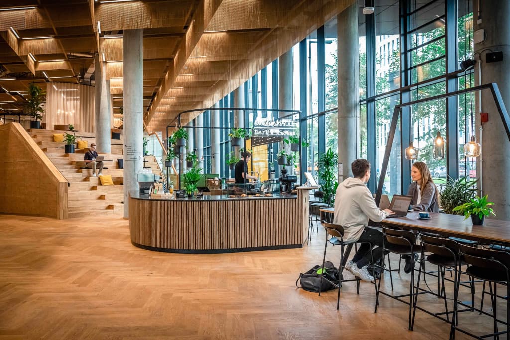 Bright 5-Person Meeting Room — EDGE Grand Central Berlin interior photo 1