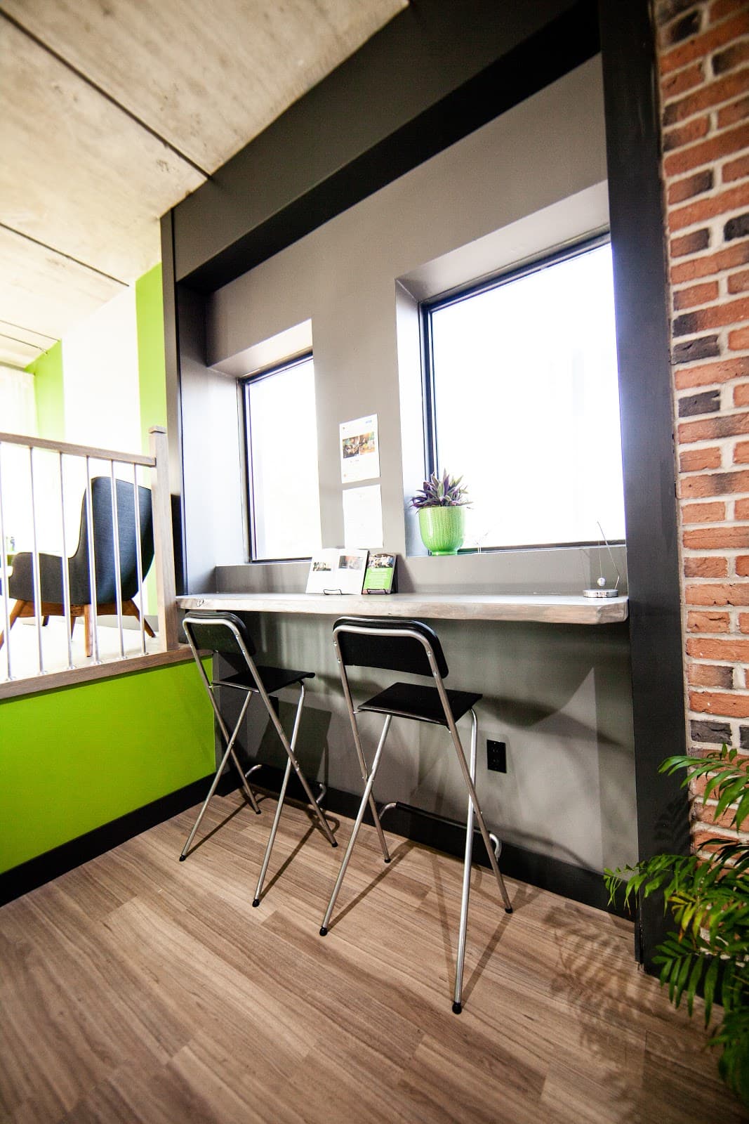 Oakville ACE Coworking Day Pass - Flexible Workspace & Networking Hub interior photo 2