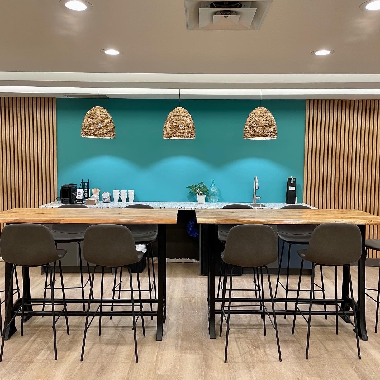 Oakville ACE Coworking Day Pass - Flexible Workspace & Networking Hub interior photo 8
