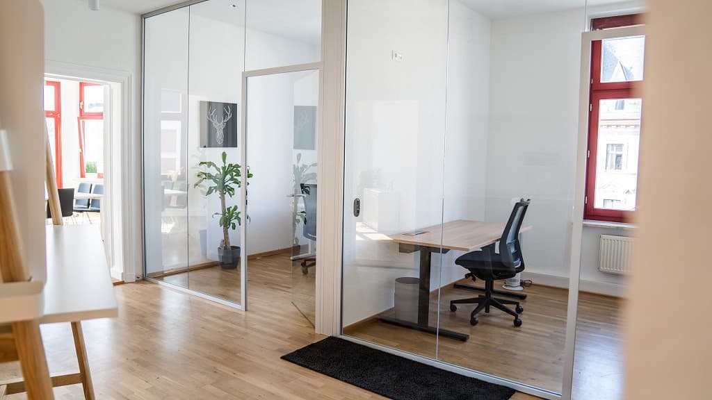 Day Pass at Sunlit Orangery Office in Magdeburg interior photo 4