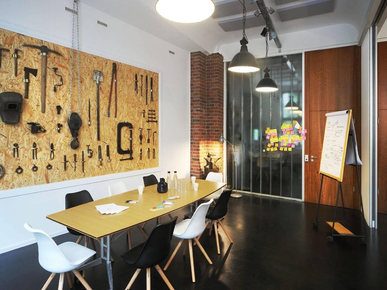Dynamic Meeting Room at Berlin Mitte for 15 People interior photo 2