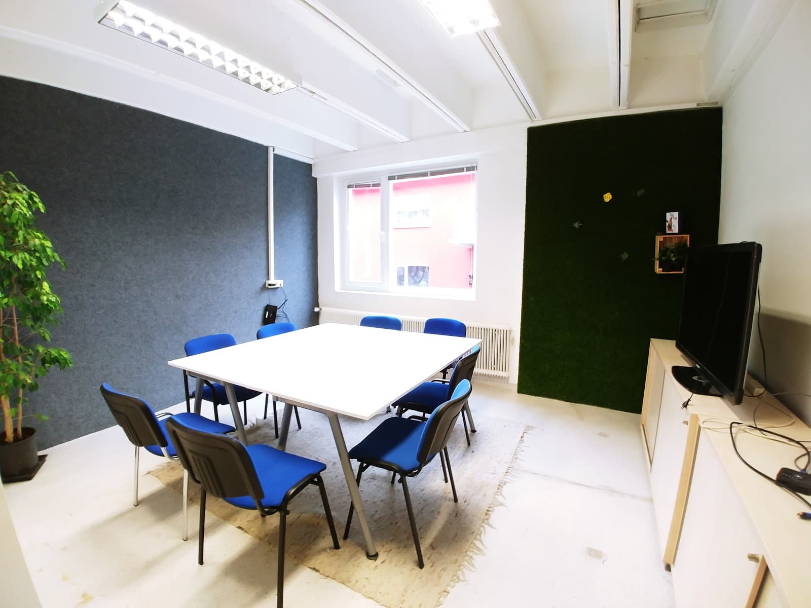 Spacelend Graz Day Pass - Flexible Workspace & Networking in City Center interior photo 4